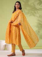 Janasya Regular Poly Cotton Mustard Gemometric V-Neck Kurta Set