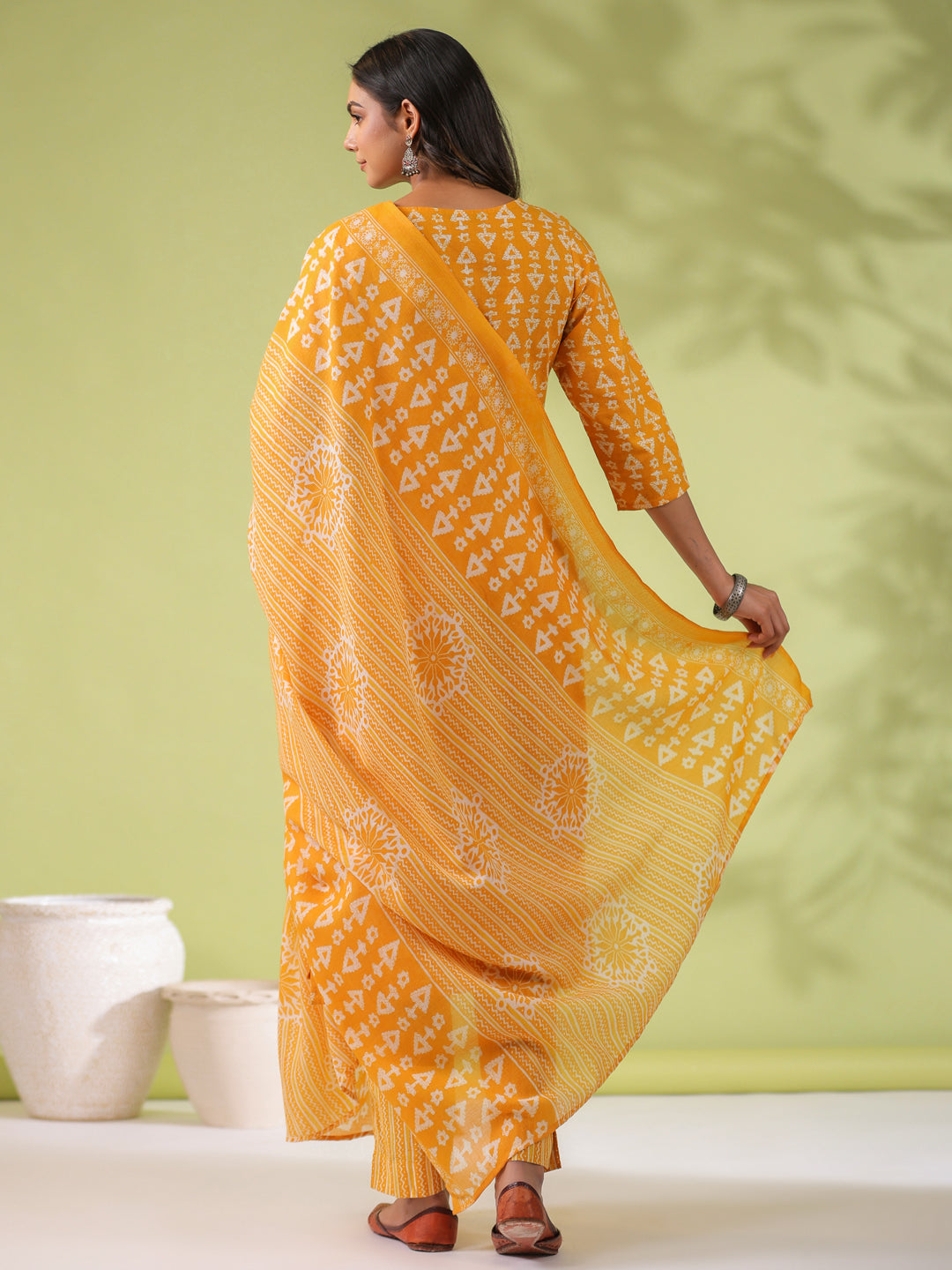 Janasya Regular Poly Cotton Mustard Gemometric V-Neck Kurta Set