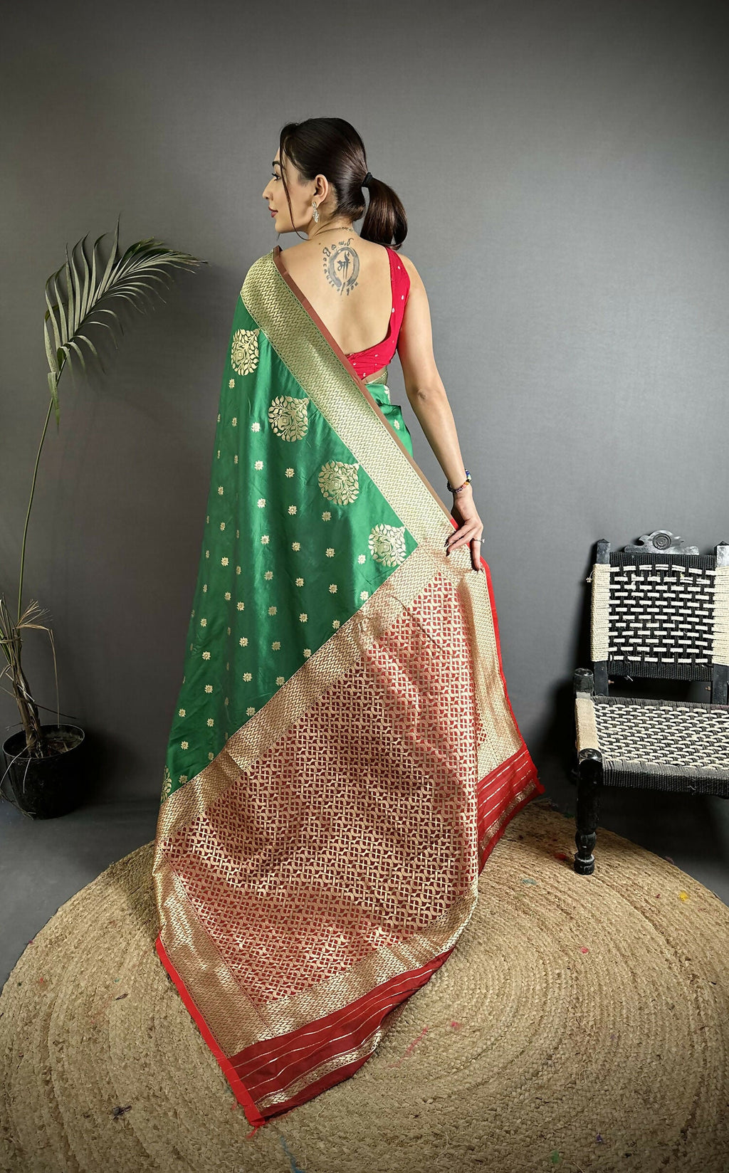 Joban Fashion Bottle Green Woven Butti Soft Silk Banarasi Silk Saree - Distacart
