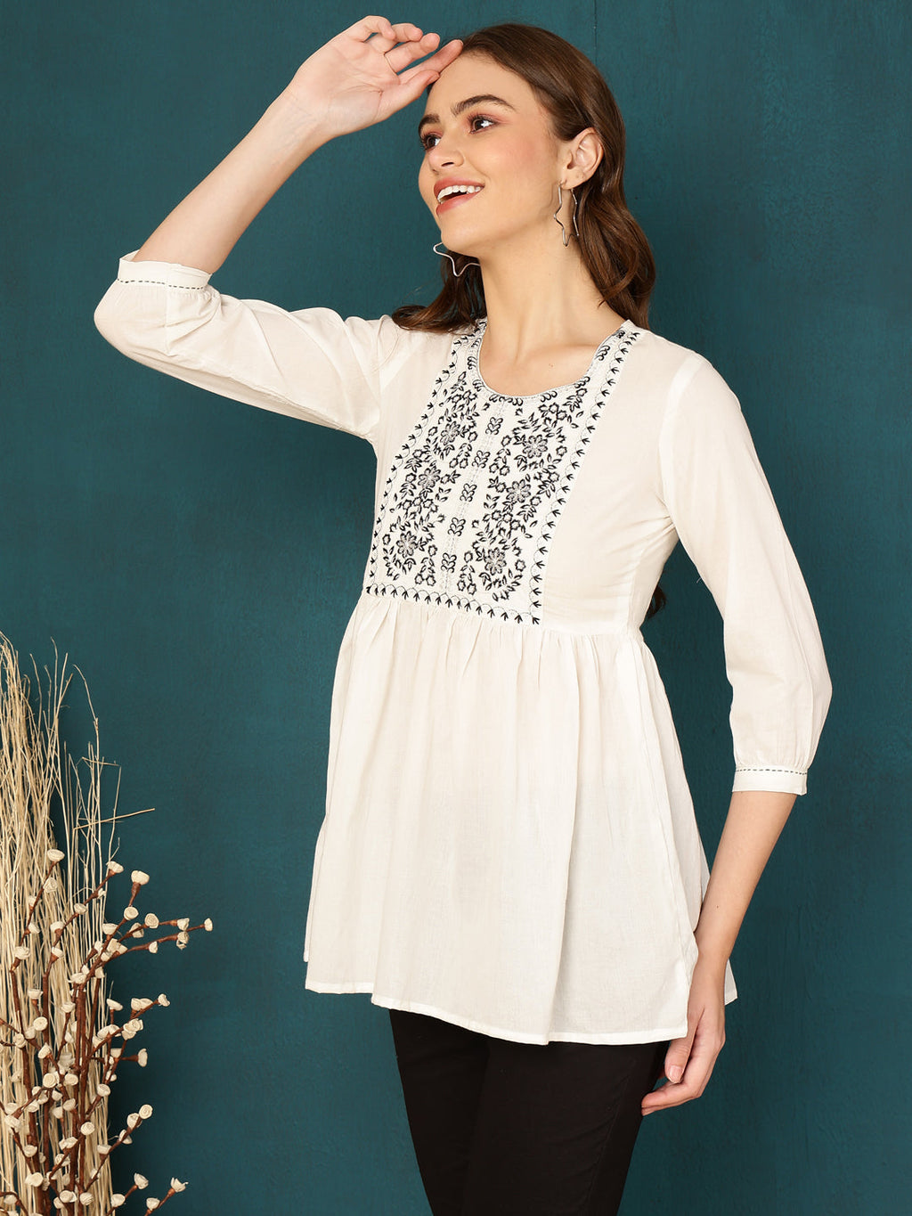 Antaran White Pure Cotton Embellished Tunic