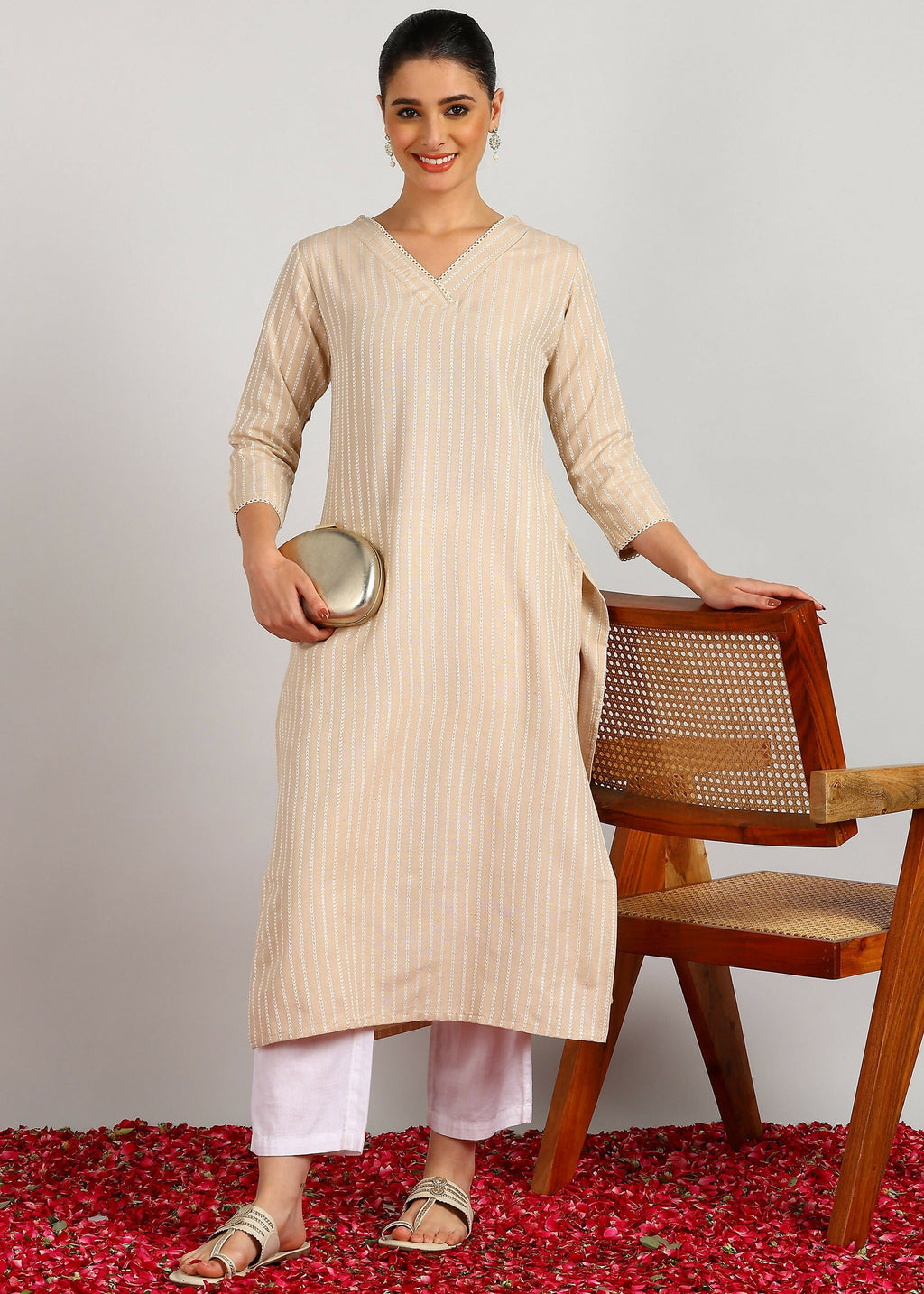Aavyora Women's Beige Woven Striped V-Neck Kurta - Distacart