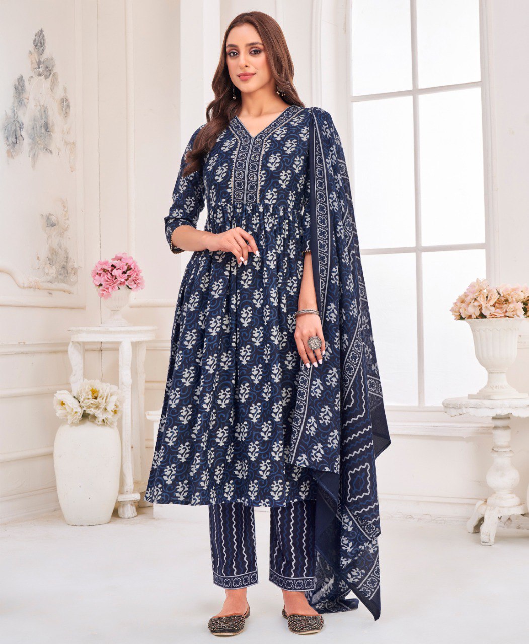 Prazu Fashion Navy Blue Pure Cotton Geometric & Gold Foil Print Kurta Set - Distacart