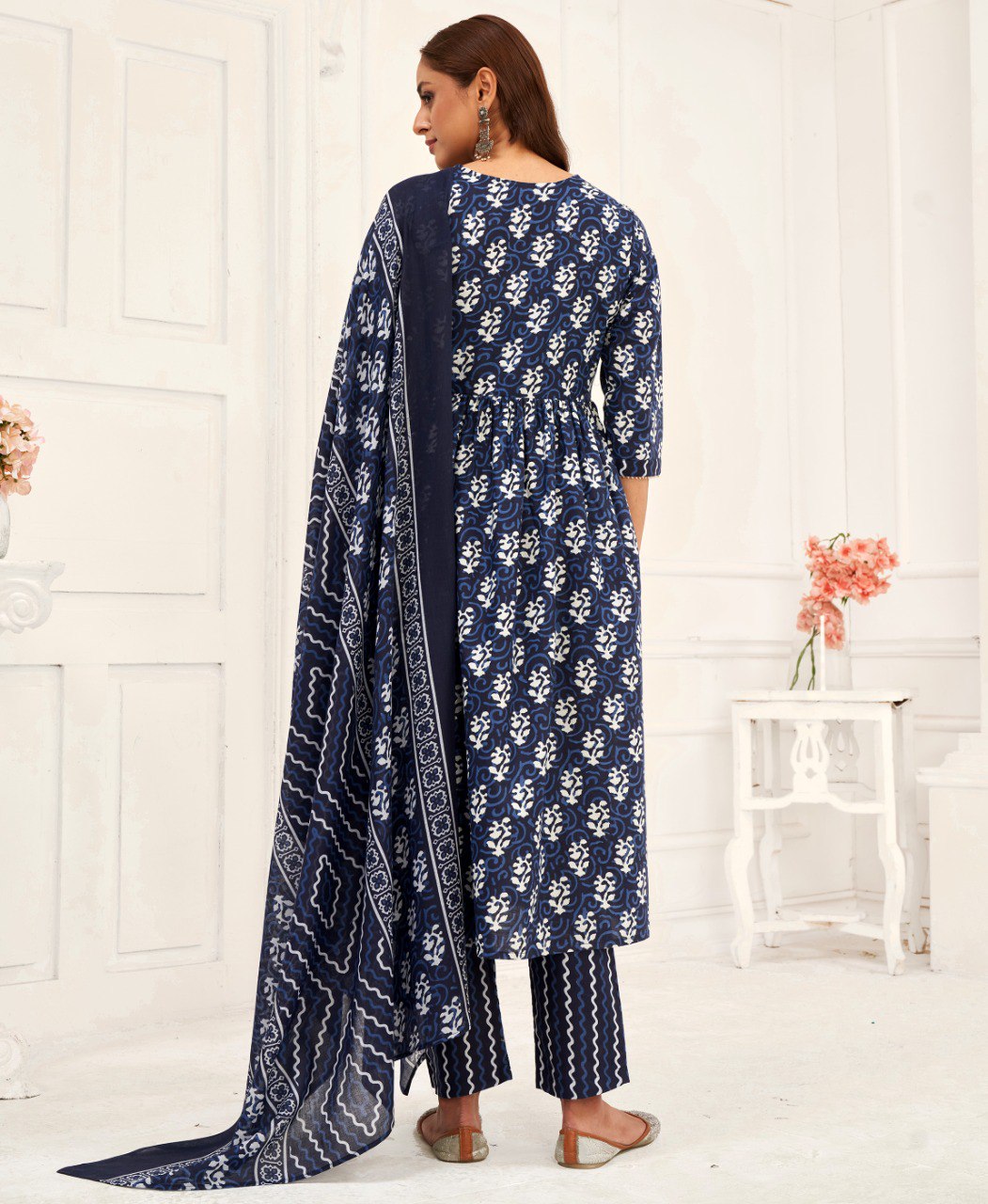 Prazu Fashion Navy Blue Pure Cotton Geometric & Gold Foil Print Kurta Set - Distacart