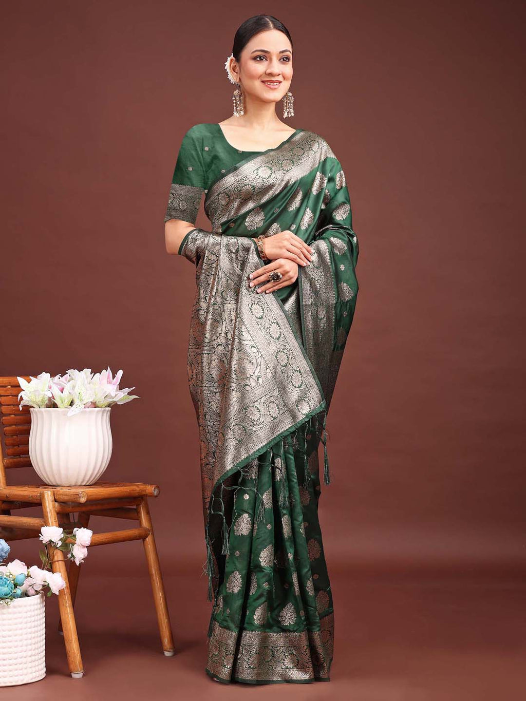 Shree Shyam Fashion Dark Green Banarasi Silk Saree with Zari Weaving - A Timeless Tale of Elegance - Distacart