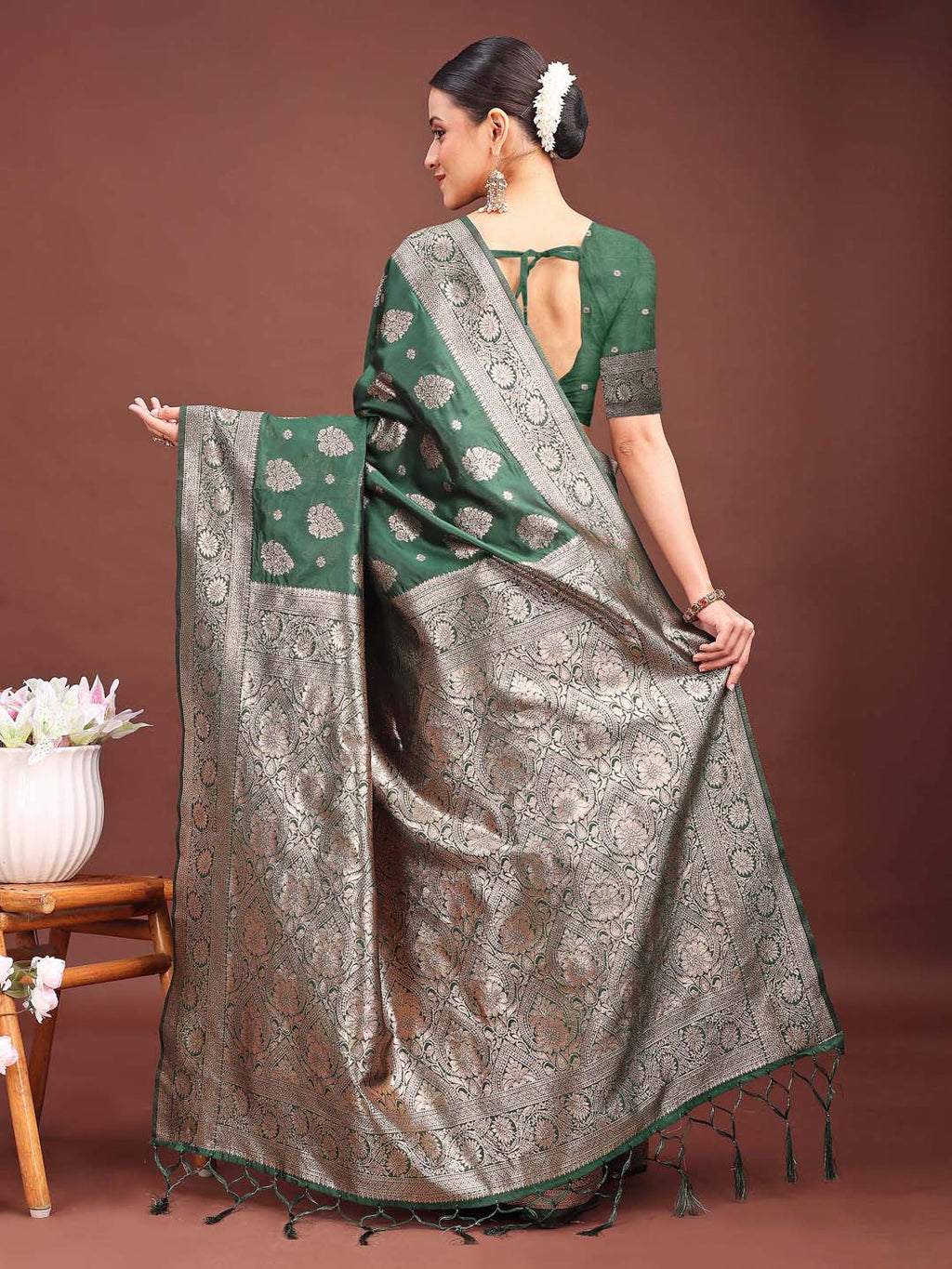 Shree Shyam Fashion Dark Green Banarasi Silk Saree with Zari Weaving - A Timeless Tale of Elegance - Distacart
