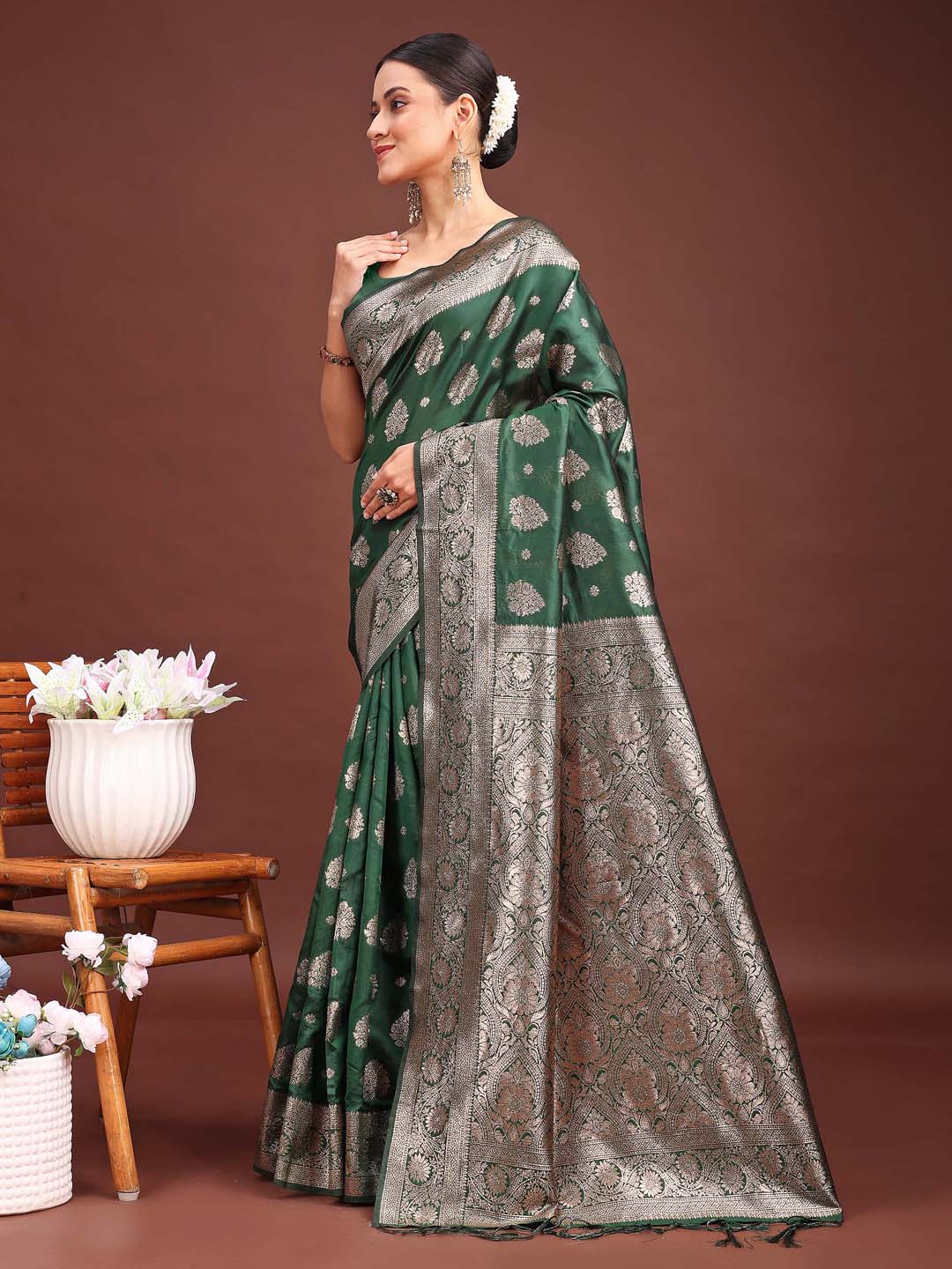 Shree Shyam Fashion Dark Green Banarasi Silk Saree with Zari Weaving - A Timeless Tale of Elegance - Distacart