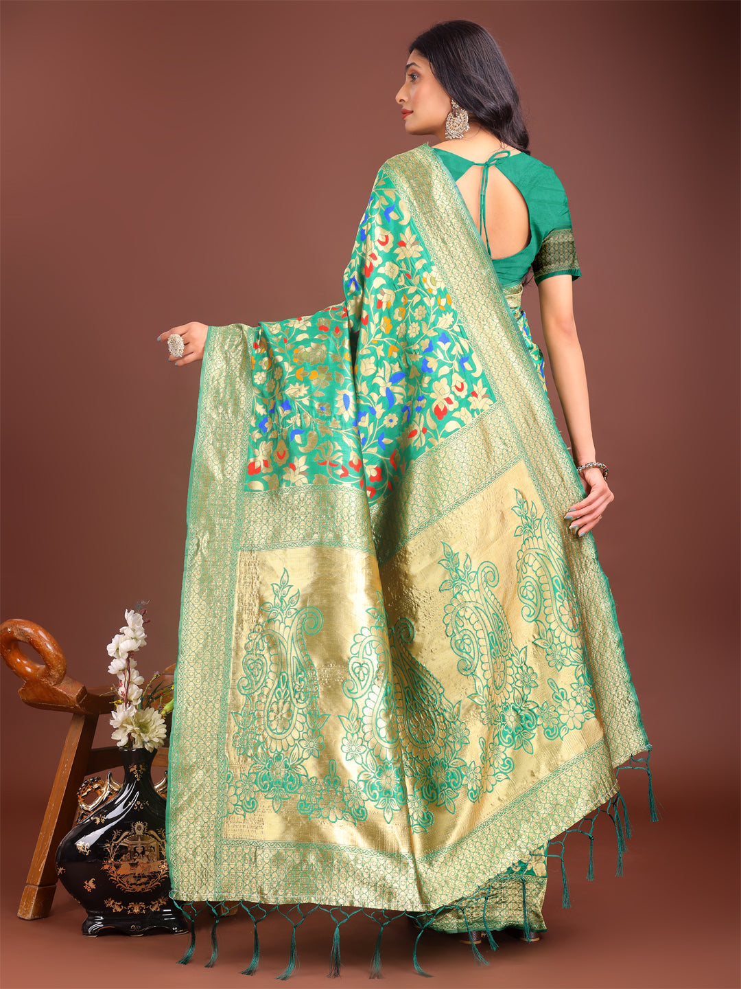 Shree Shyam Fashion Majestic Green Silk Saree with Gold Zari & Floral Design - Perfect for Festive & Traditional Occasions - Distacart