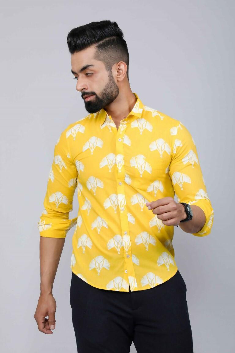 Miravan Men's Yellow and White Floral Printed Full Sleeves Cotton Casual Shirt