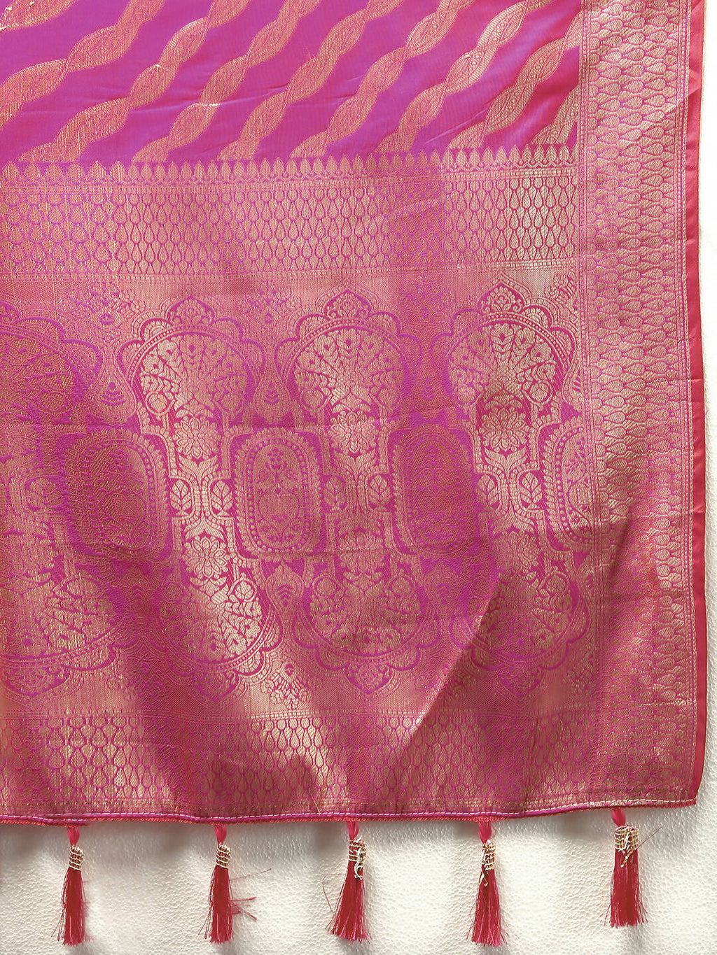 Lorenvalley Fashion Magenta Soft Silk Woven Design with Zari Weaving Leheriya Design Saree