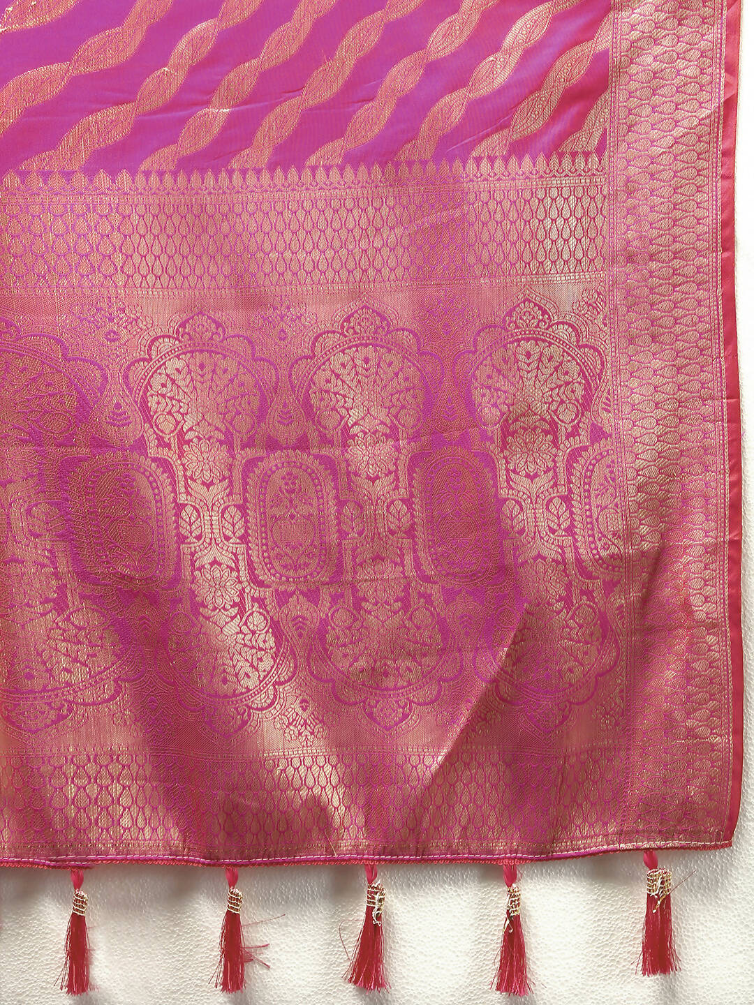 Lorenvalley Fashion Magenta Soft Silk Woven Design with Zari Weaving Leheriya Design Saree