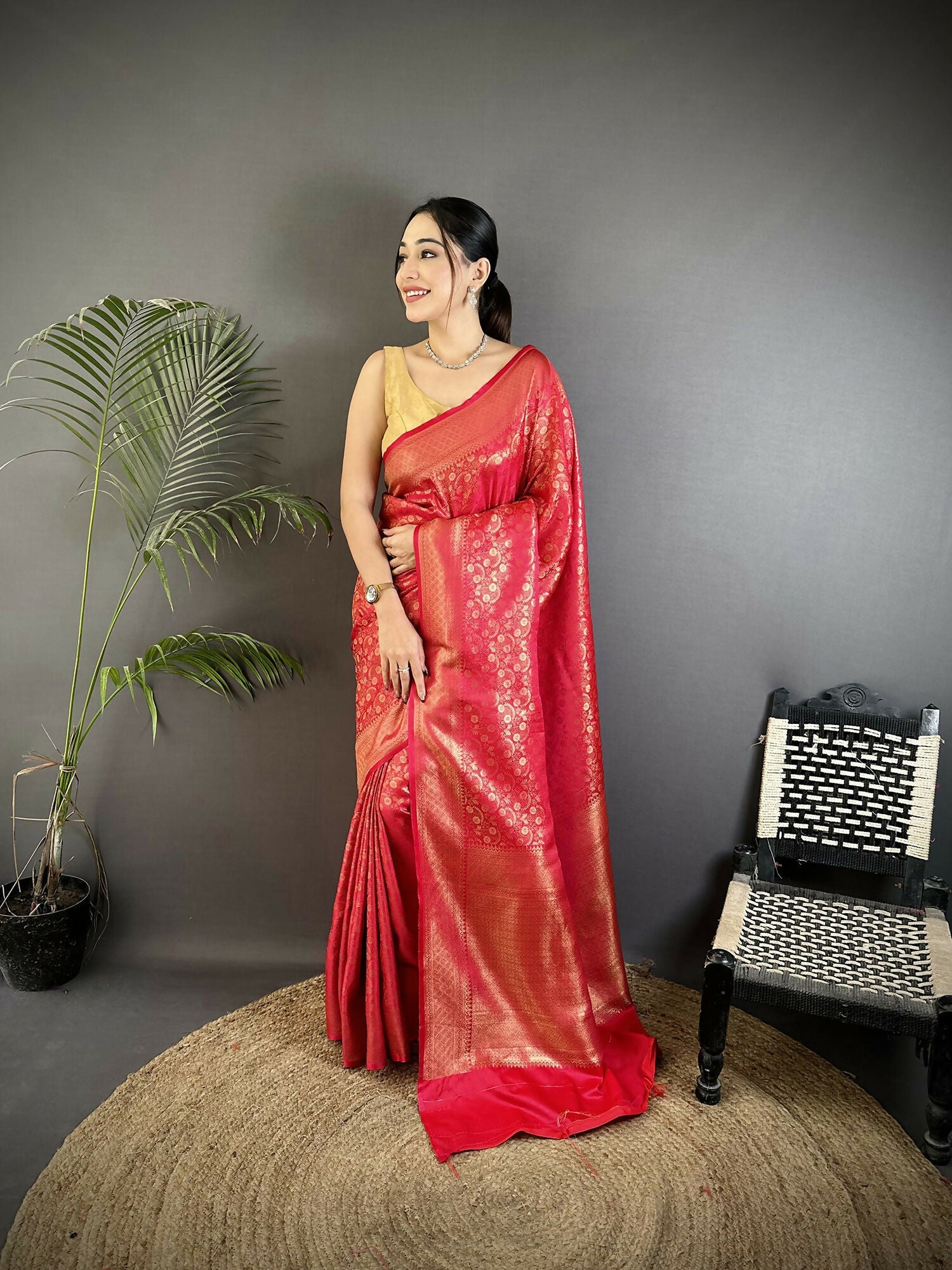 Joban Fashion Red Floral & Paisley Motifs Soft Satin Silk Banarasi Saree - Distacart
