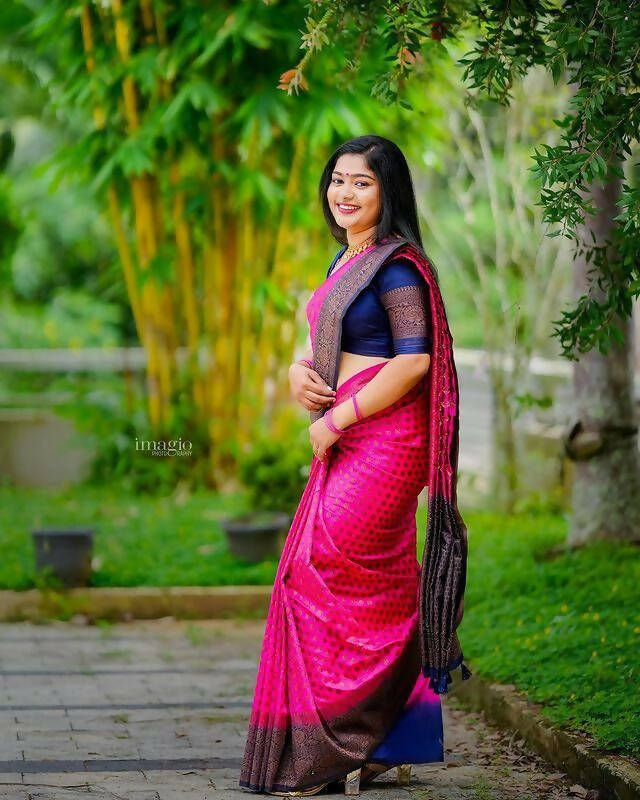 DEIANA'S Beautiful Designer Golden zari Soft Lichi Silk Saree - Pink