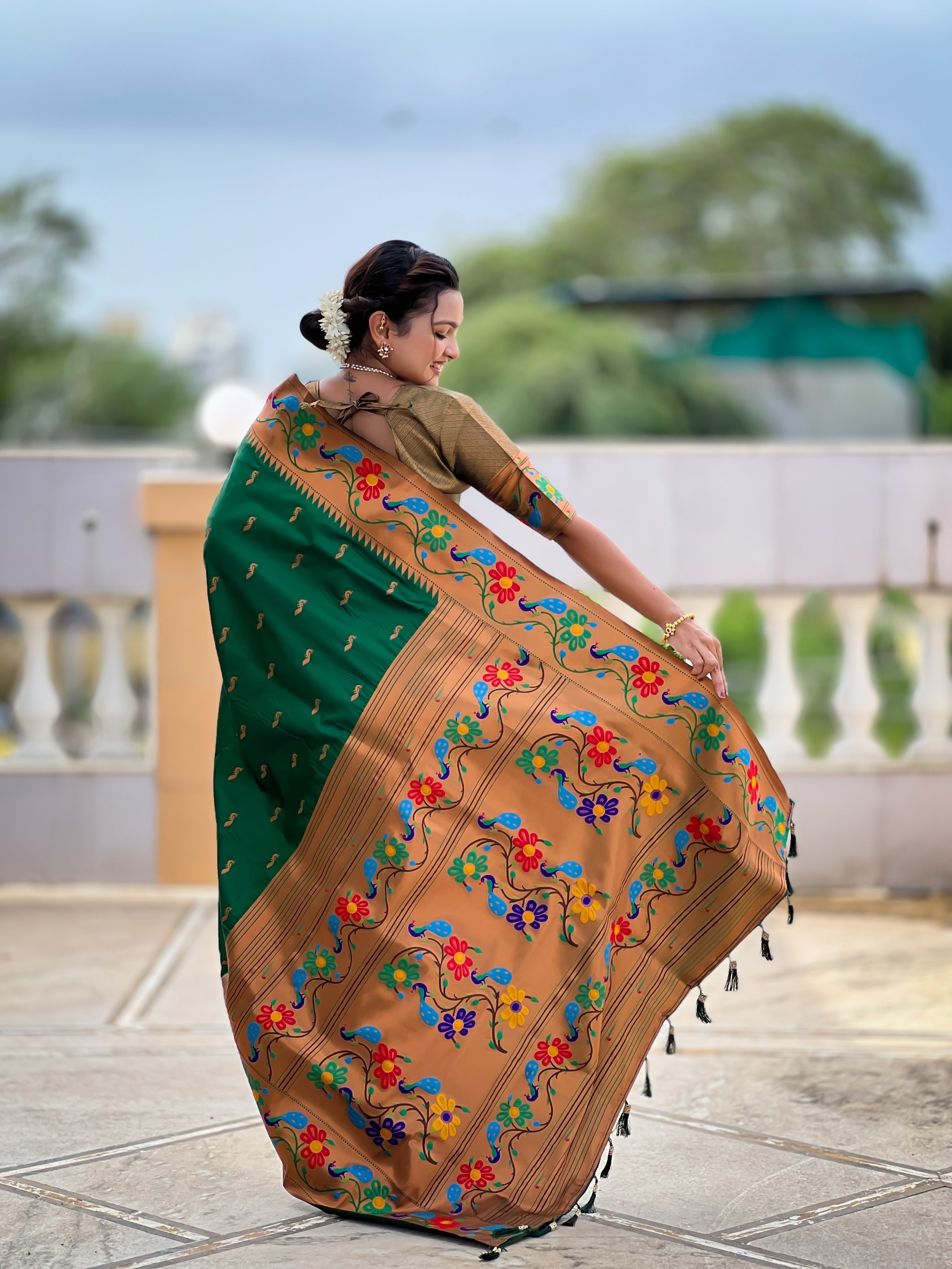 Vedant Vastram Soft Litchi Silk Paithani Jacquard Saree - Green