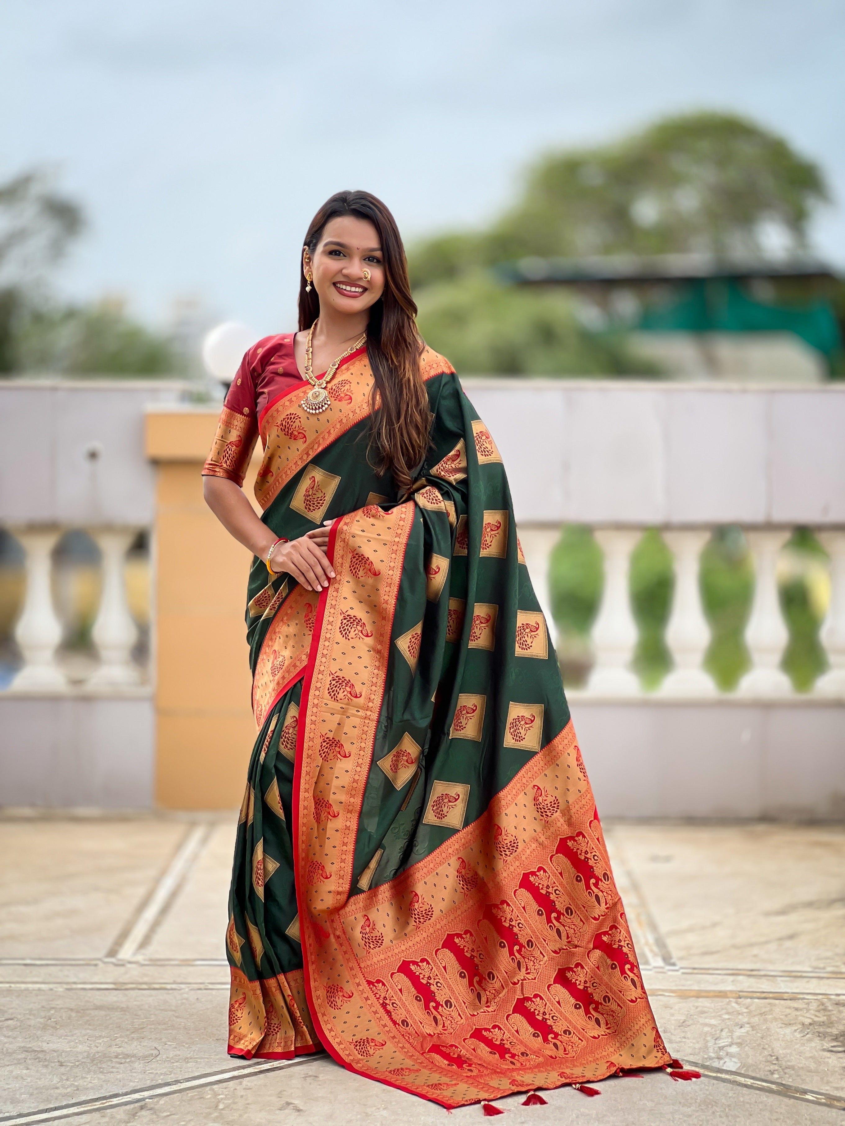 Vedant Vastram Soft Litchi Silk Banarasi Silk Jacquard Saree - Green
