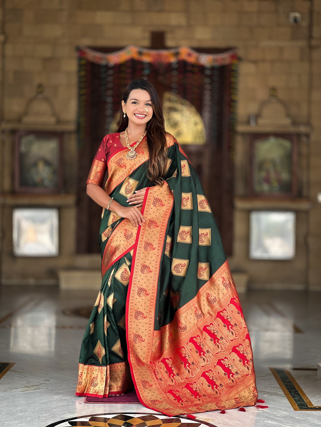 Vedant Vastram Soft Litchi Silk Banarasi Silk Jacquard Saree - Green
