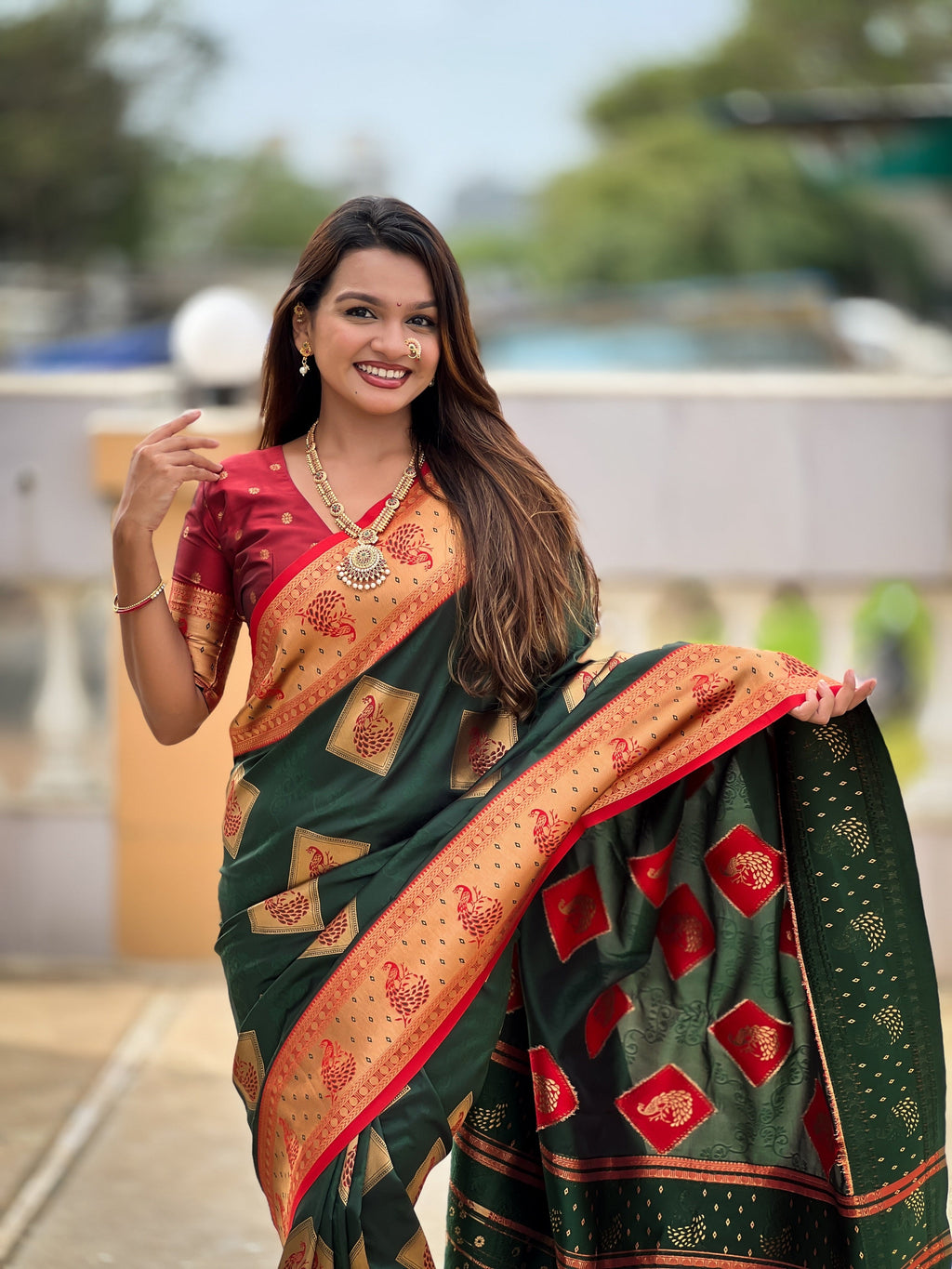 Vedant Vastram Soft Litchi Silk Banarasi Silk Jacquard Saree - Green