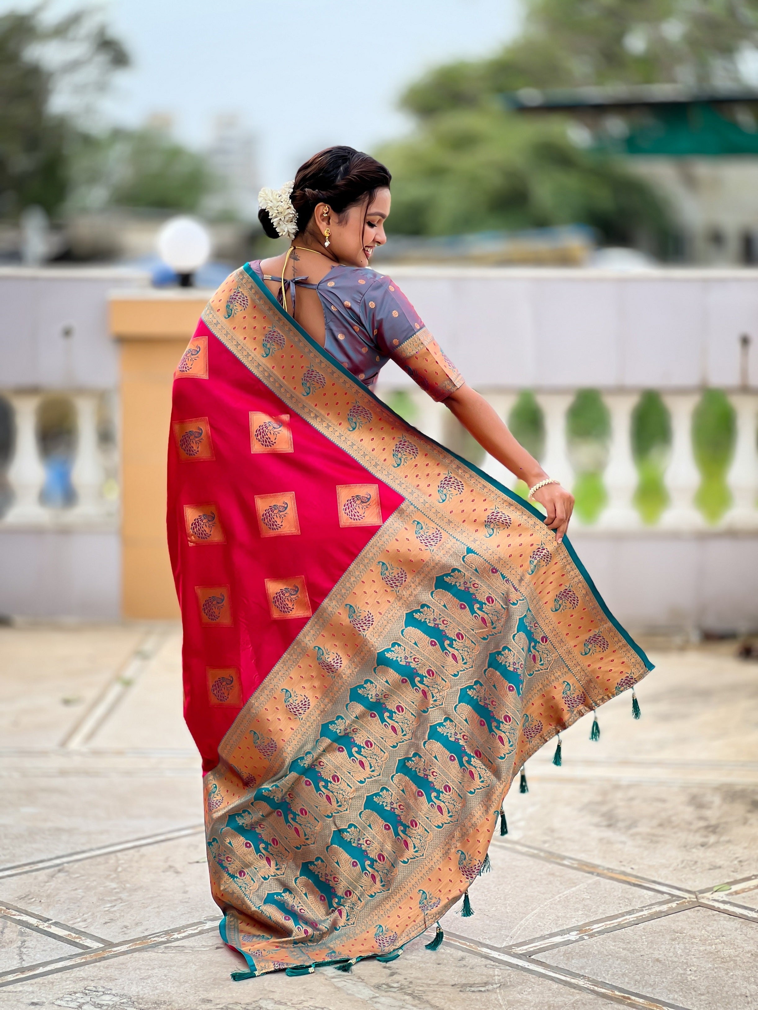 Vedant Vastram Soft Litchi Silk Banarasi Silk Jacquard Saree - Pink