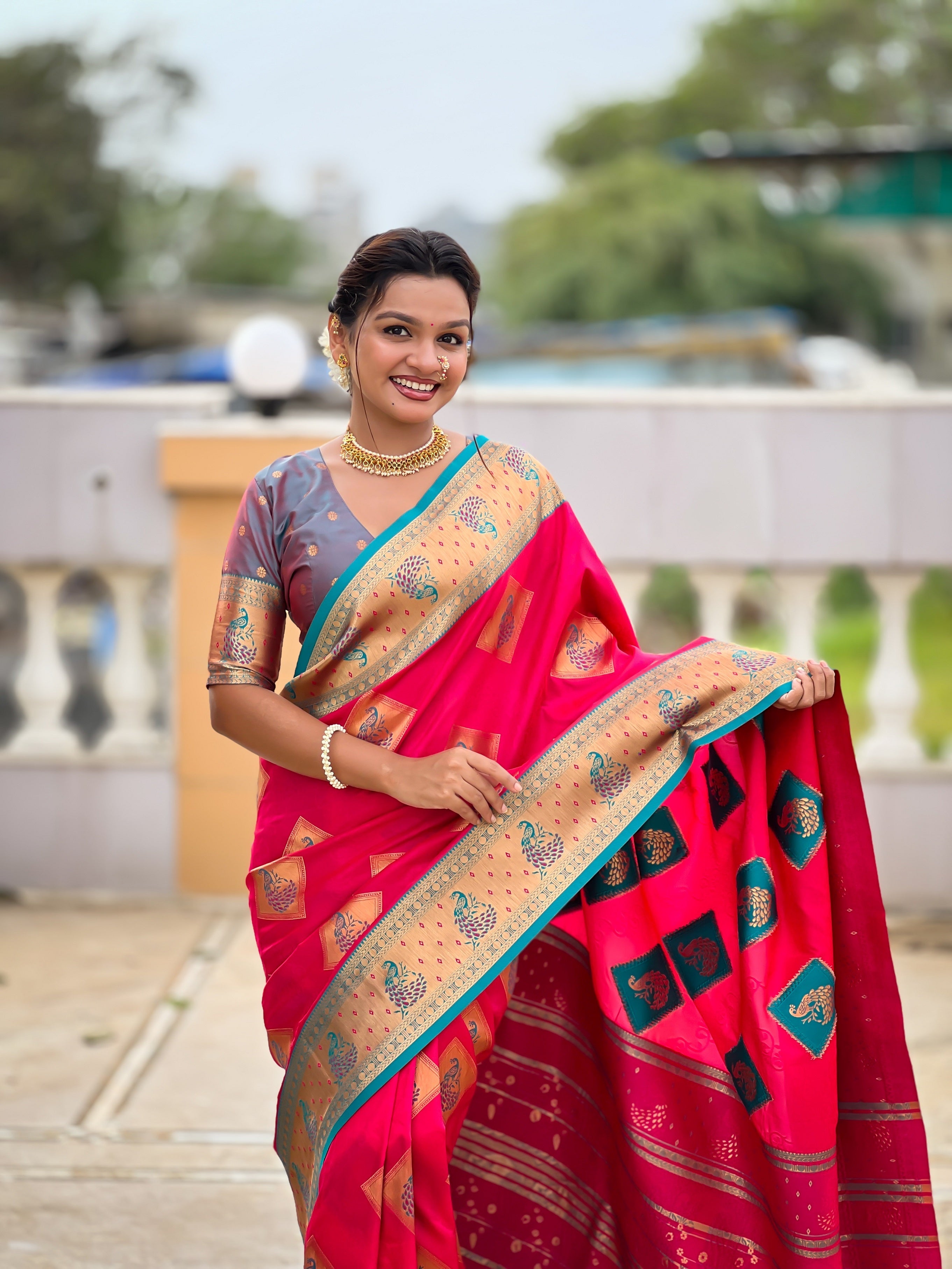 Vedant Vastram Soft Litchi Silk Banarasi Silk Jacquard Saree - Pink
