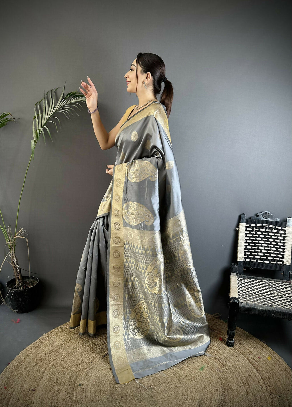 Joban Fashion Grey Paisley Soft Silk Banarasi Saree - Distacart