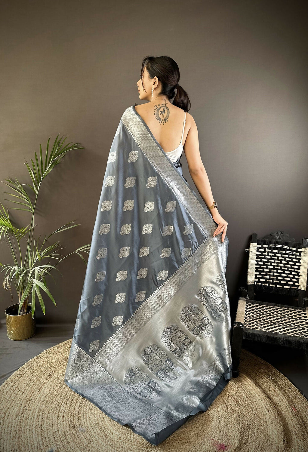 Joban Fashion Grey Floral Motifs Soft Silk Banarasi Saree - Distacart