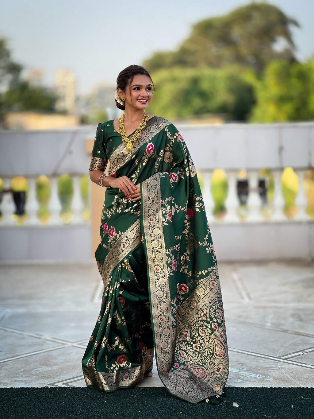 Vedant Vastram Soft Litchi Silk Banarasi Silk Jacquard Saree - Green