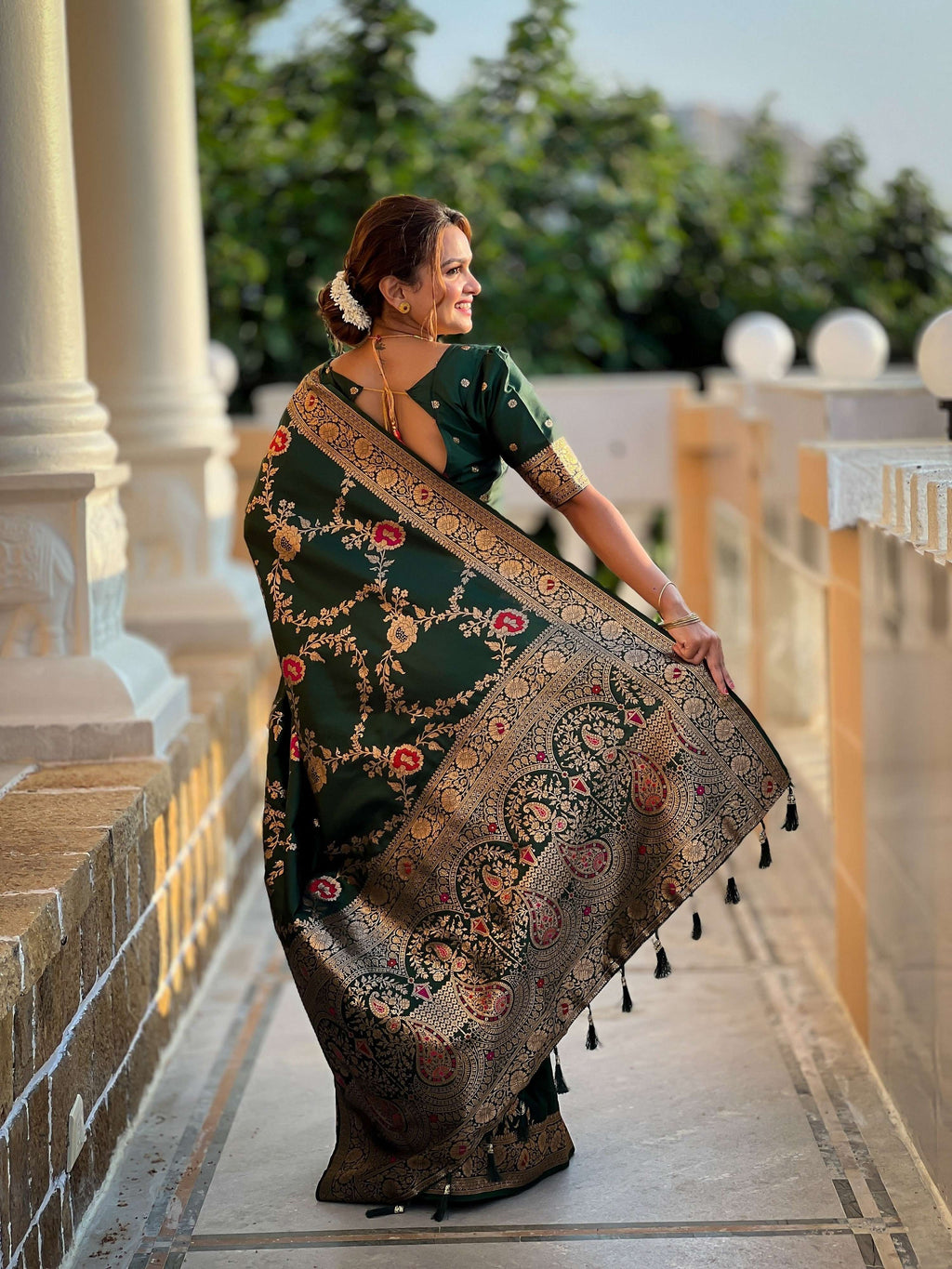Vedant Vastram Soft Litchi Silk Banarasi Silk Jacquard Saree - Green