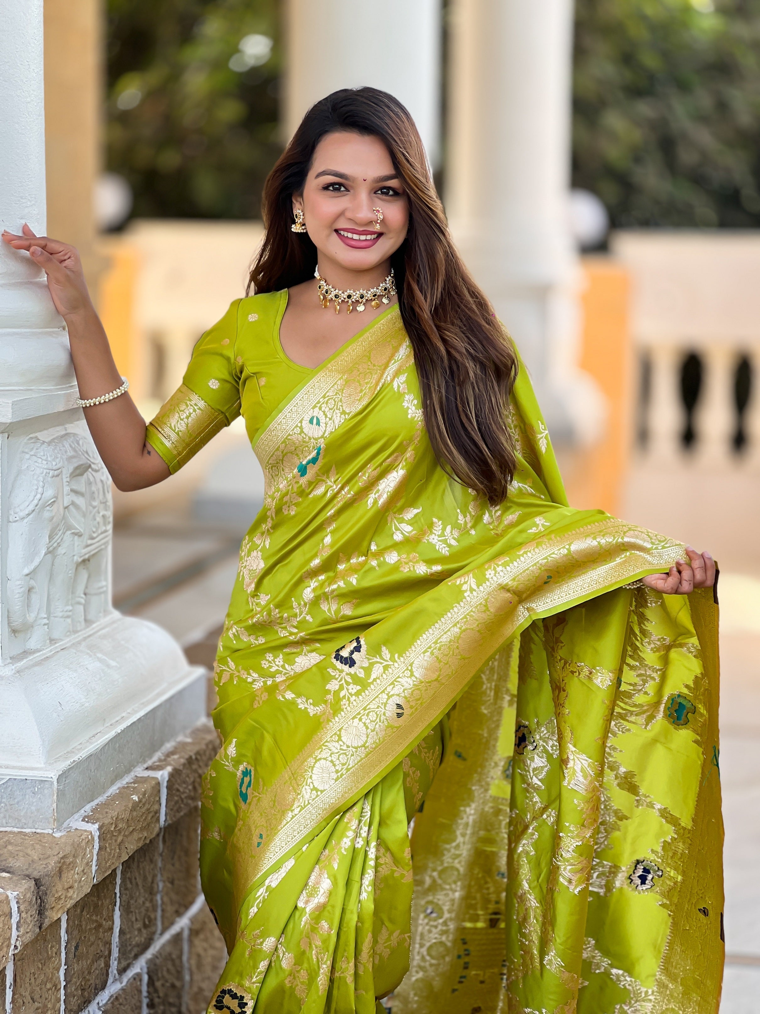 Vedant Vastram Soft Litchi Silk Banarasi Silk Jacquard Saree - Parrot