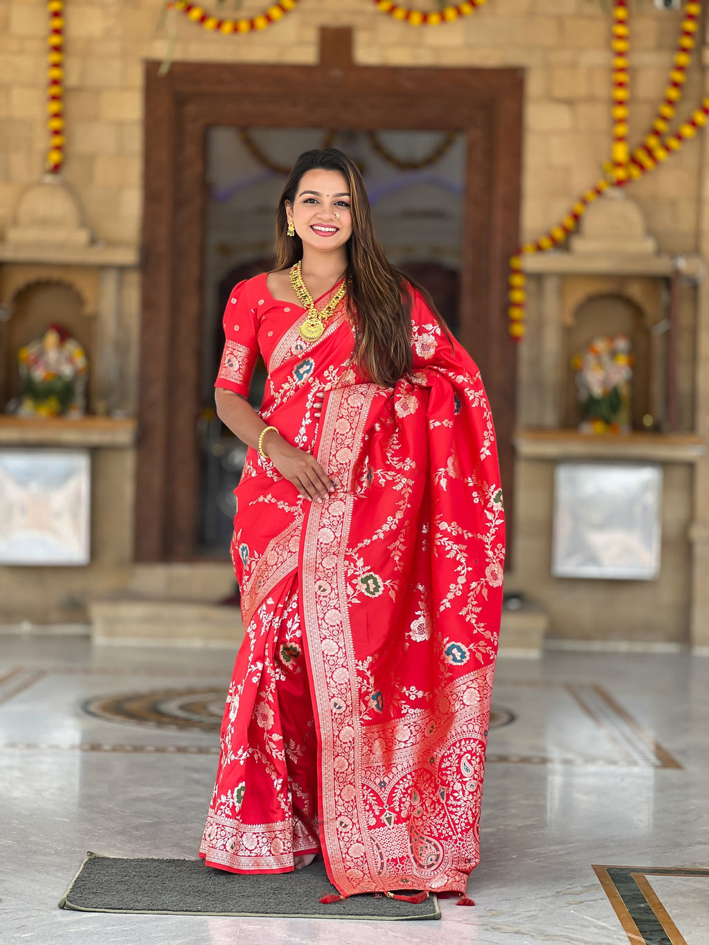 Vedant Vastram Soft Litchi Silk Banarasi Silk Jacquard Saree - Red