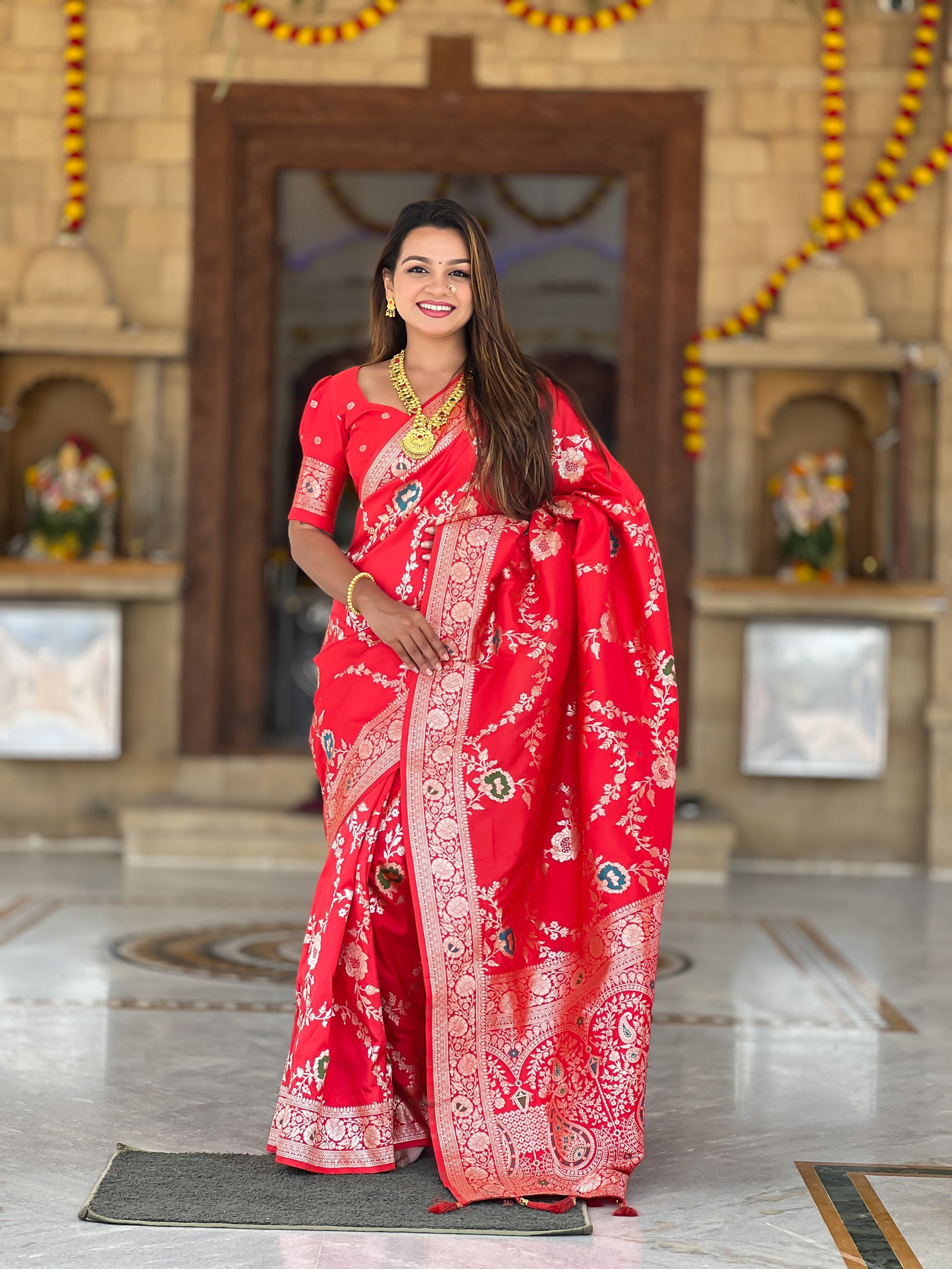 Vedant Vastram Soft Litchi Silk Banarasi Silk Jacquard Saree - Red