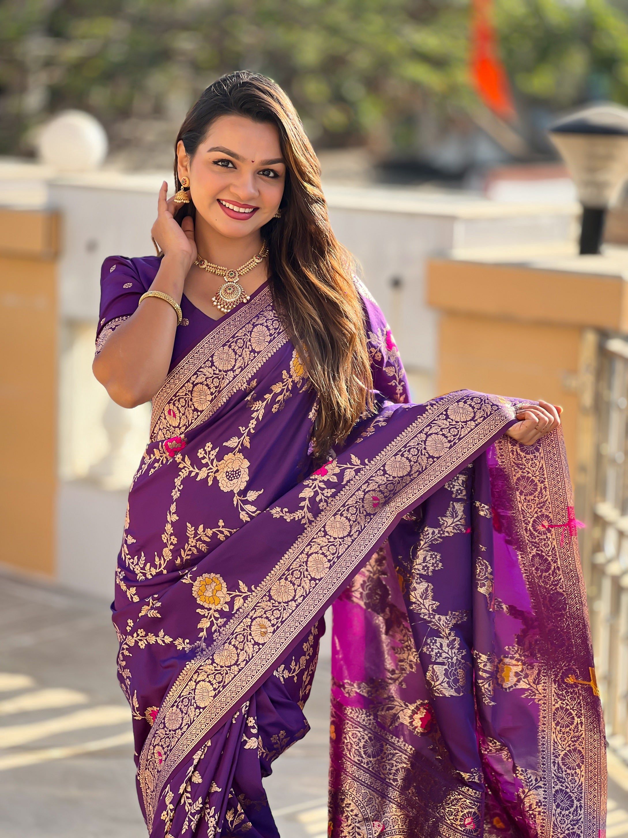 Vedant Vastram Soft Litchi Silk Banarasi Silk Jacquard Saree - Wine