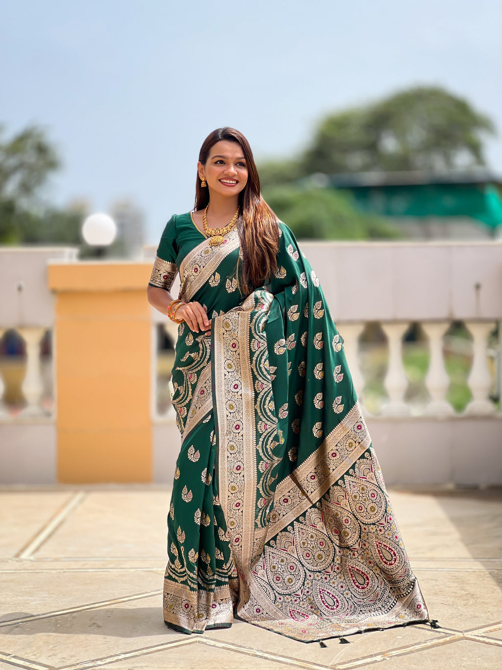 Vedant Vastram Soft Litchi Silk Banarasi Silk Jacquard Saree - Green
