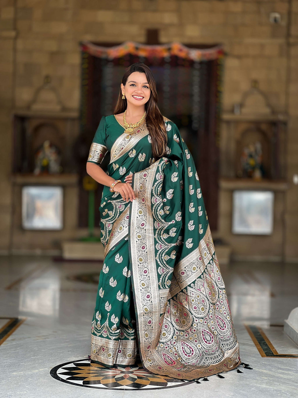 Vedant Vastram Soft Litchi Silk Banarasi Silk Jacquard Saree - Green