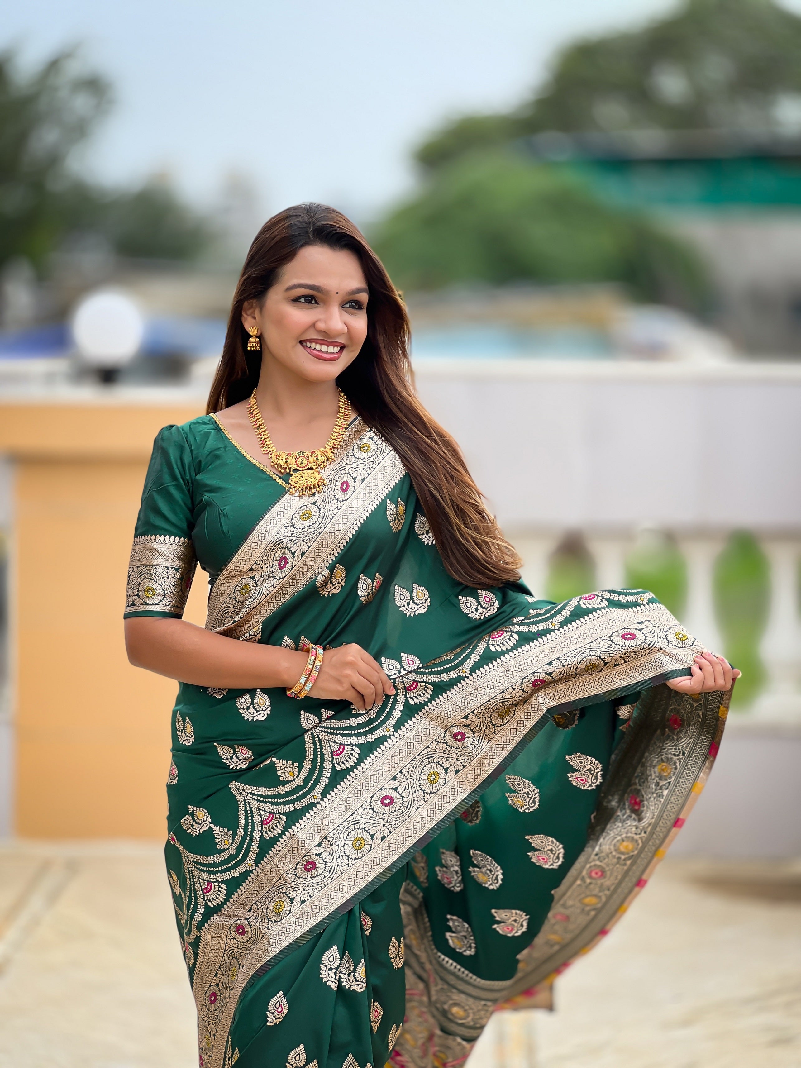 Vedant Vastram Soft Litchi Silk Banarasi Silk Jacquard Saree - Green