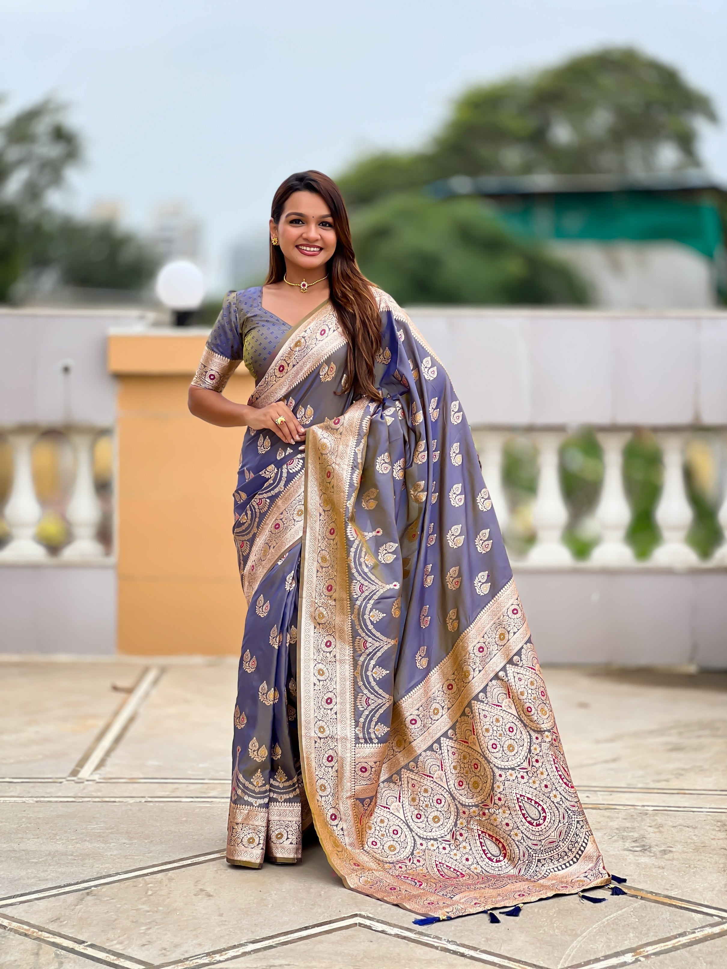 Vedant Vastram Soft Litchi Silk Banarasi Silk Jacquard Saree - Grey