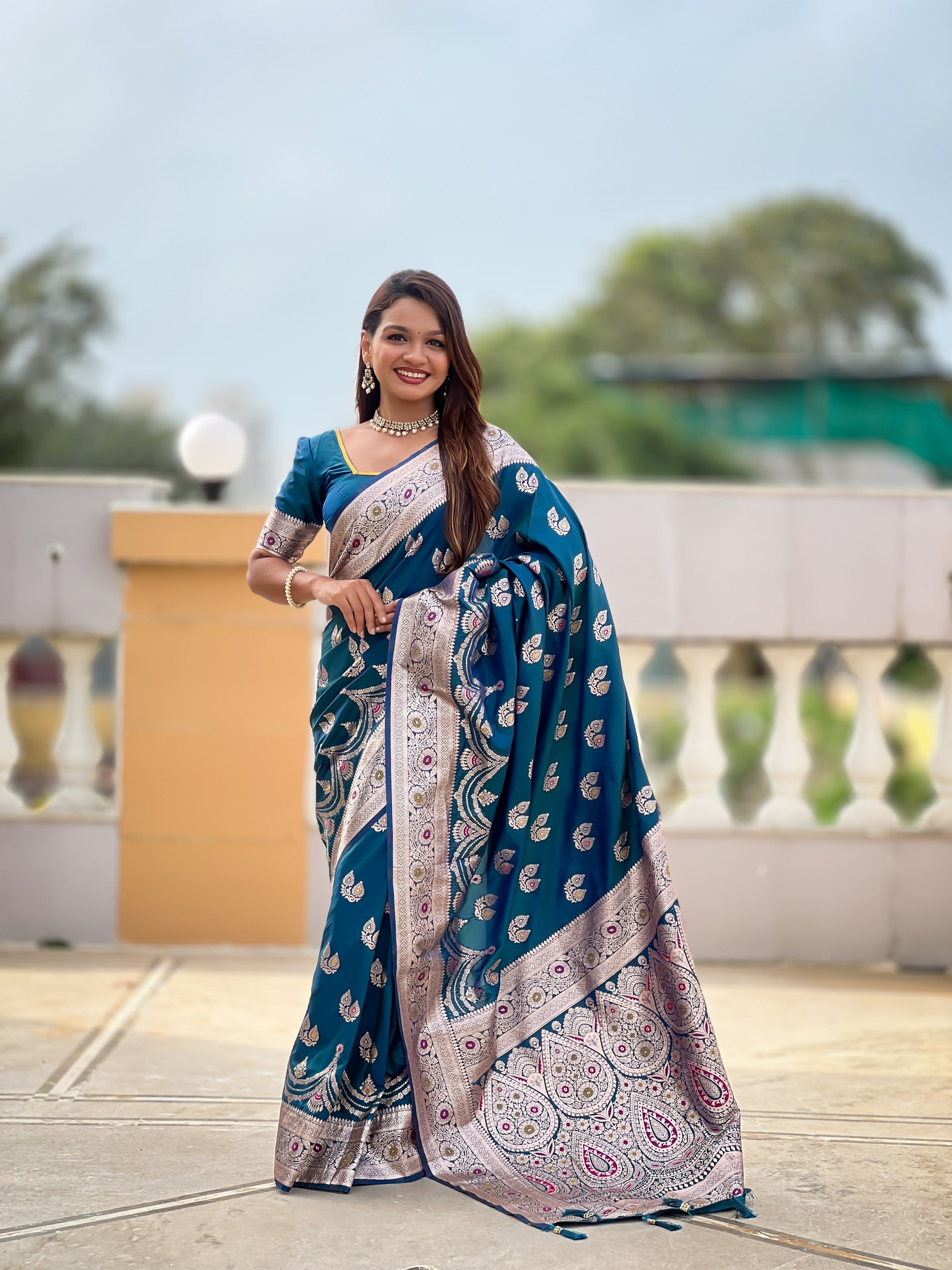 Vedant Vastram Soft Litchi Silk Banarasi Silk Jacquard Saree - Morpich