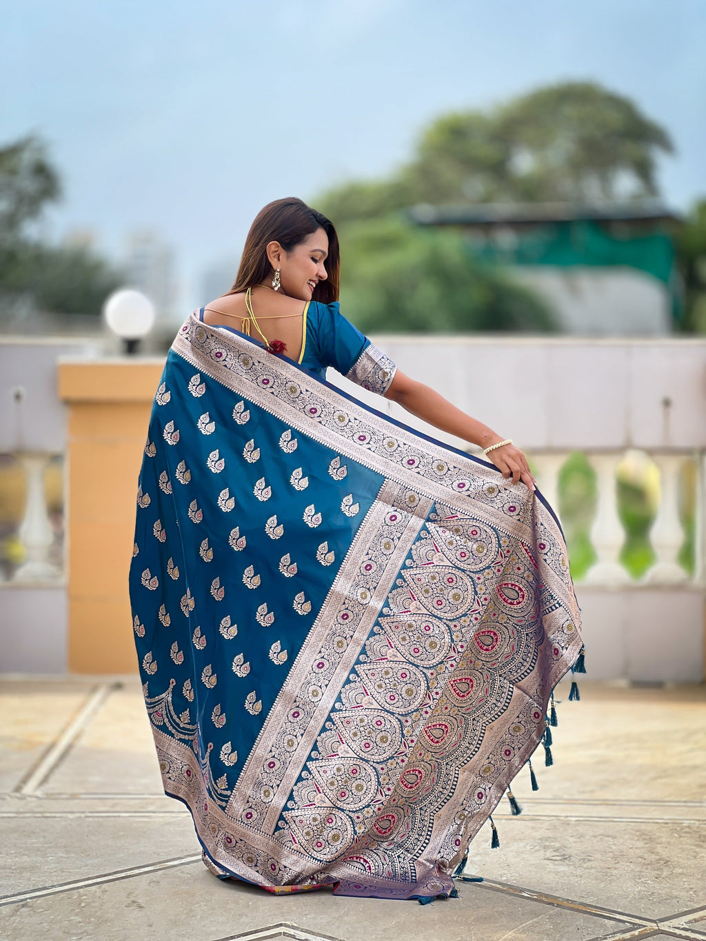 Vedant Vastram Soft Litchi Silk Banarasi Silk Jacquard Saree - Morpich