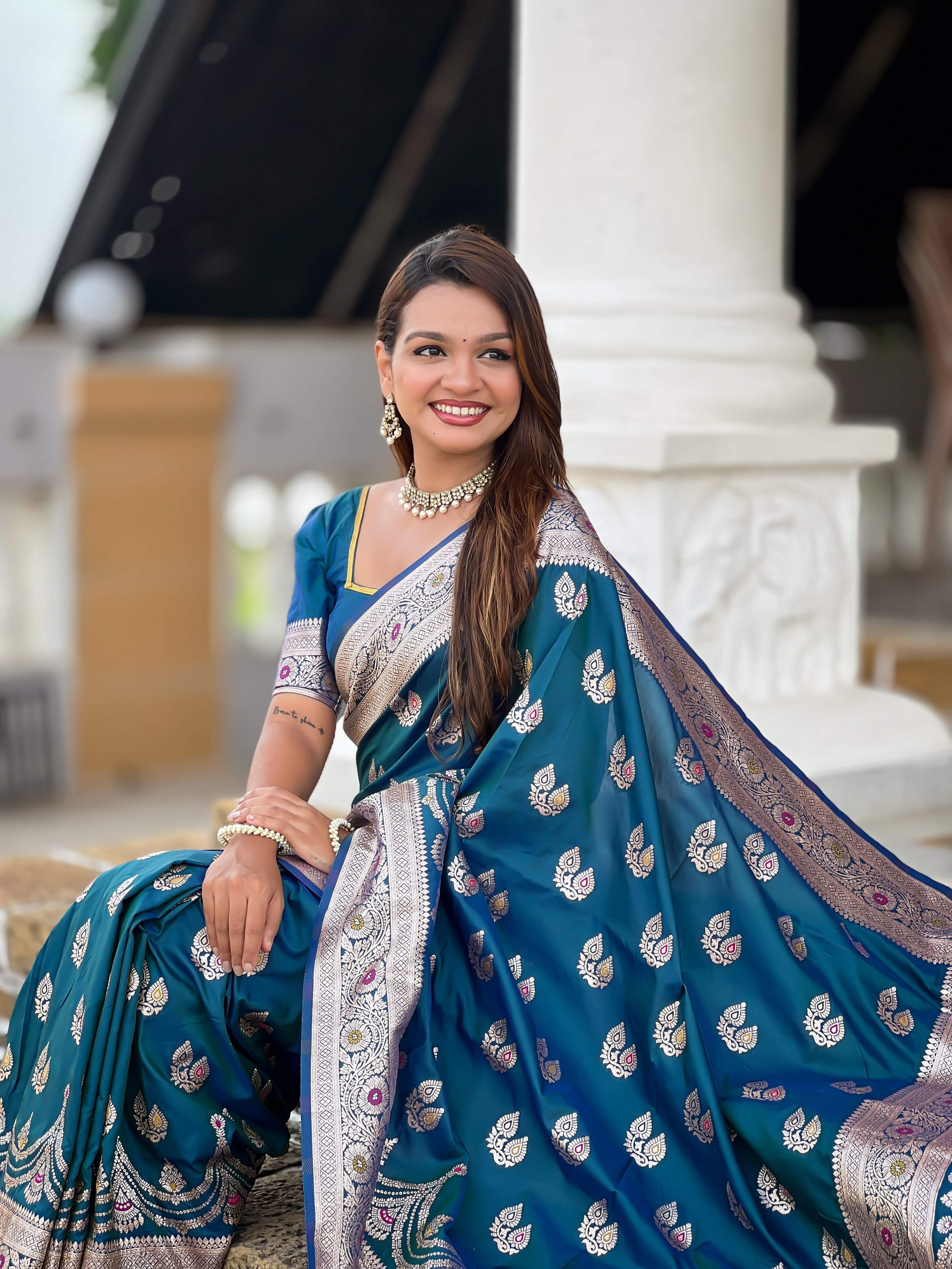 Vedant Vastram Soft Litchi Silk Banarasi Silk Jacquard Saree - Morpich