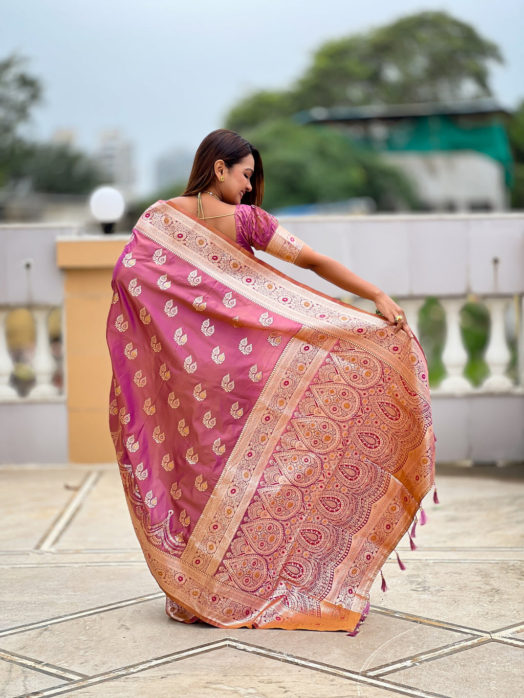 Vedant Vastram Soft Litchi Silk Banarasi Silk Jacquard Saree - Purple