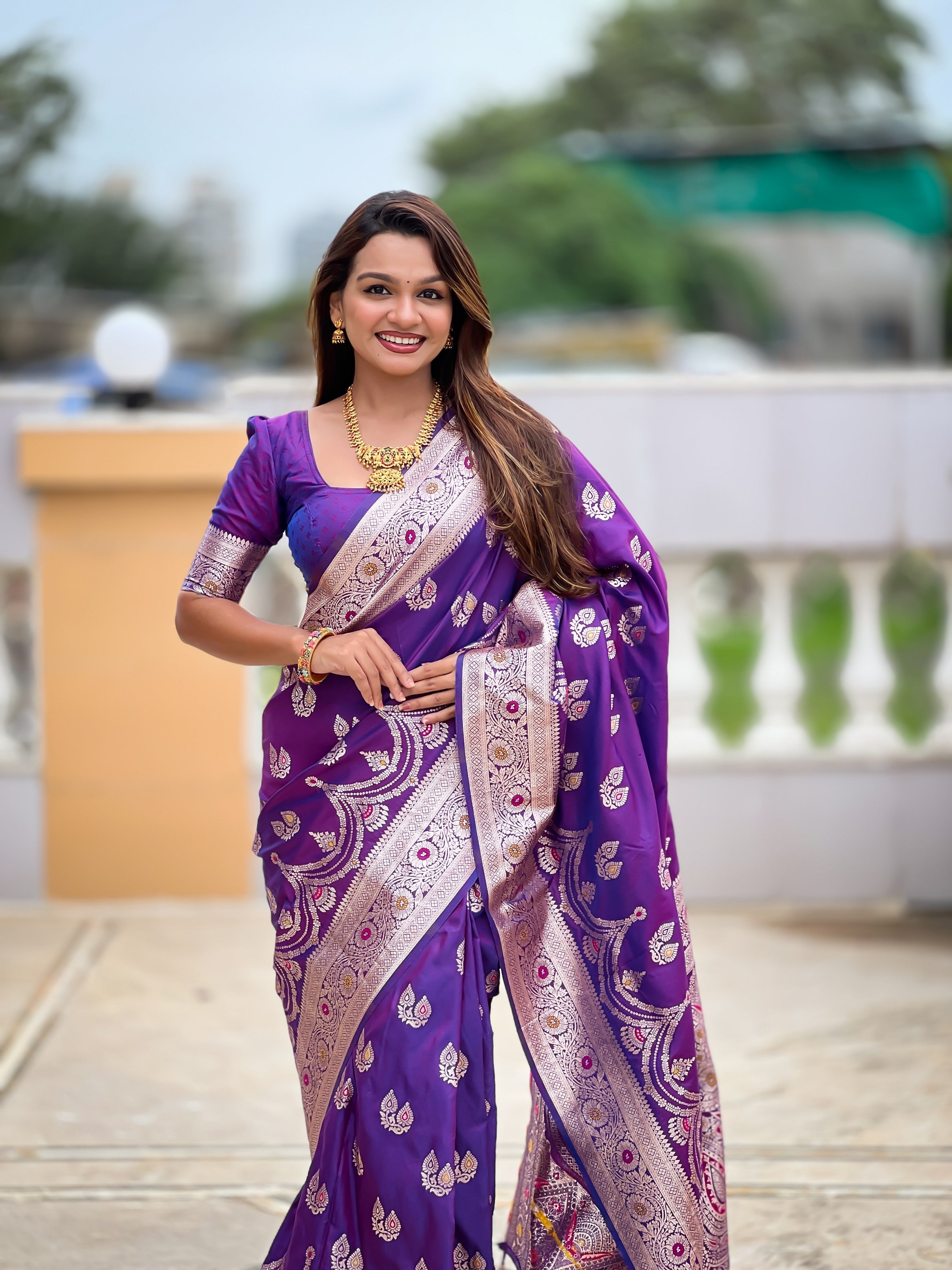 Vedant Vastram Soft Litchi Silk Banarasi Silk Jacquard Saree - Violet