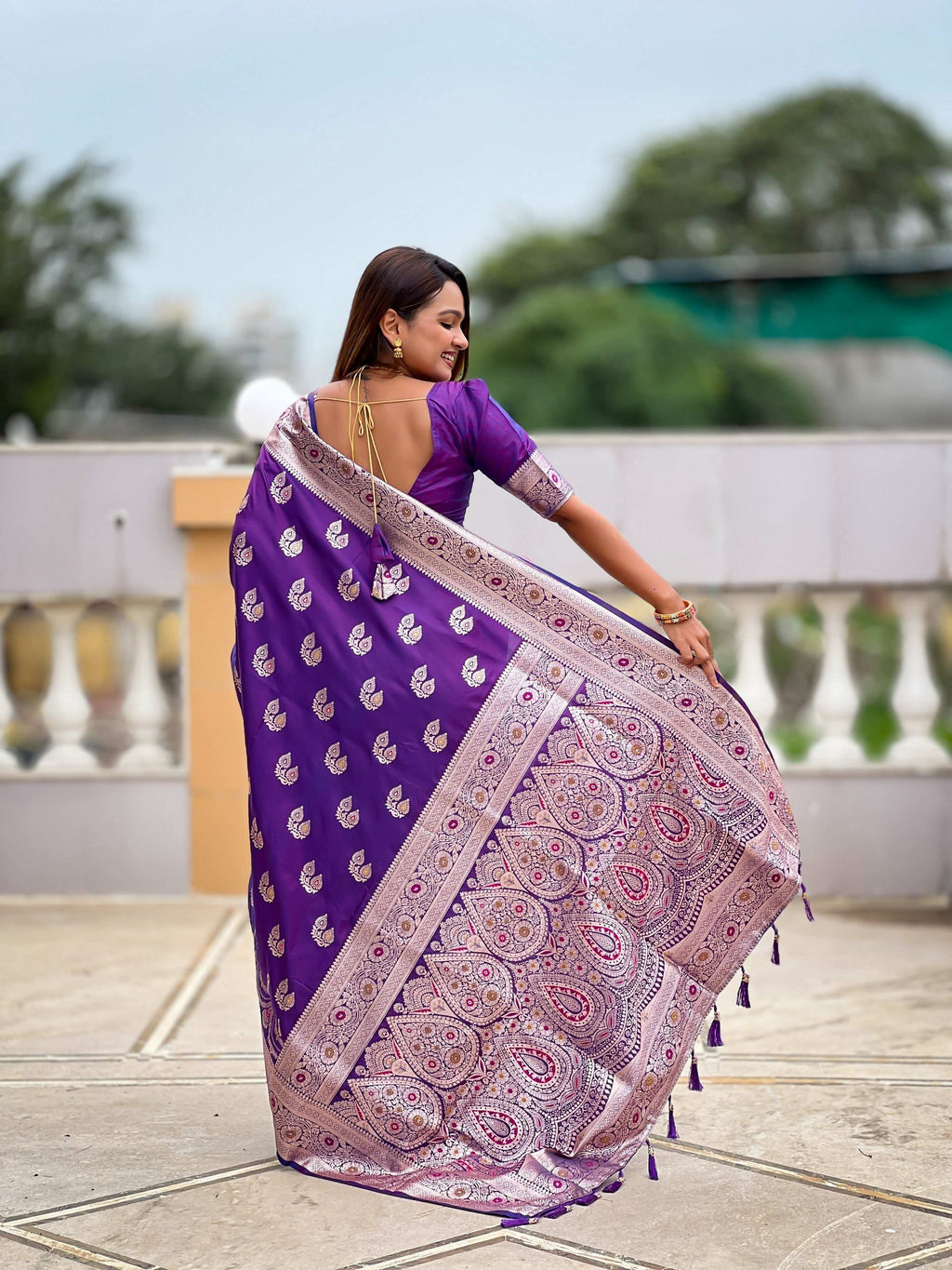 Vedant Vastram Soft Litchi Silk Banarasi Silk Jacquard Saree - Violet