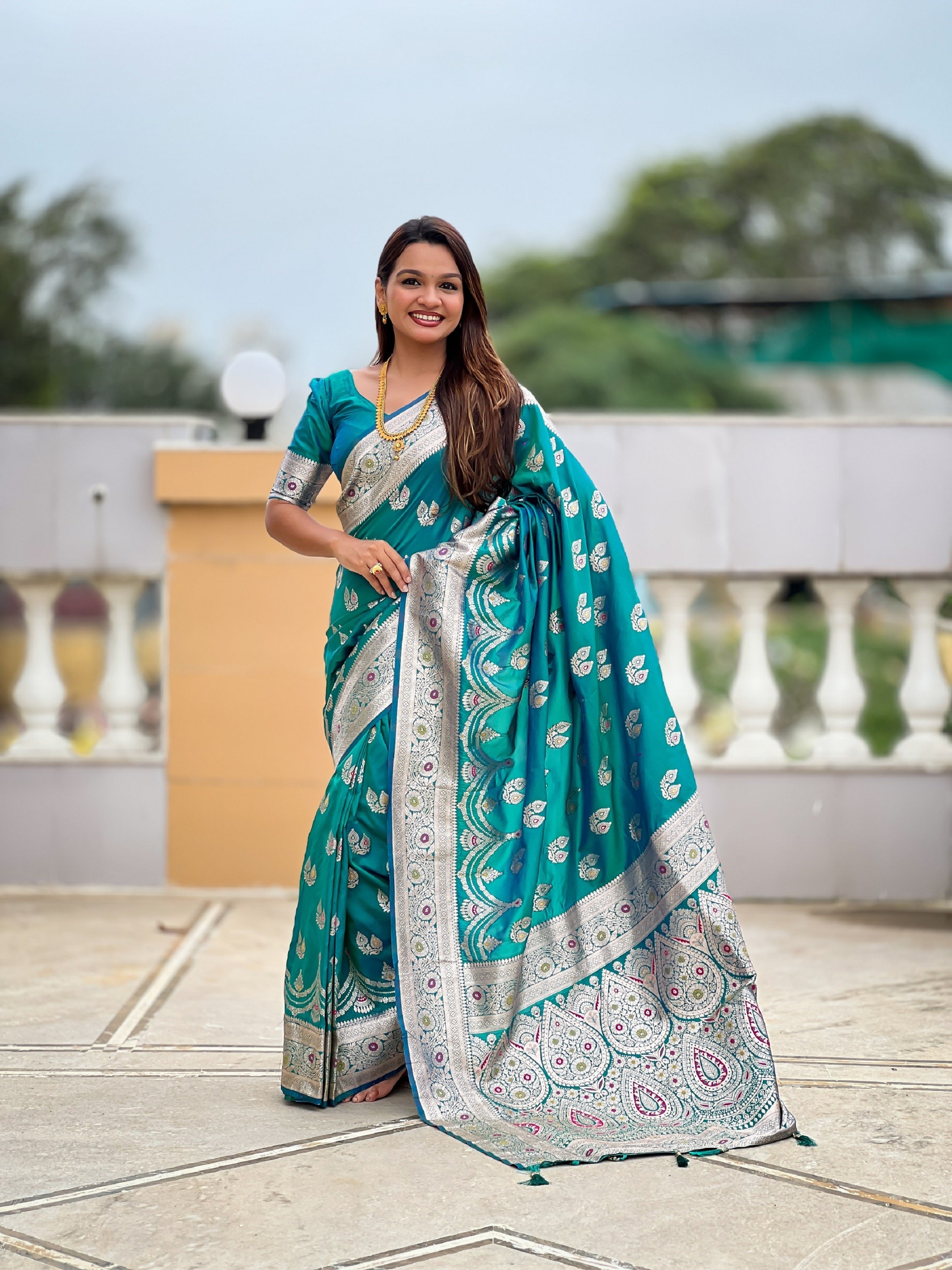 Vedant Vastram Soft Litchi Silk Banarasi Silk Jacquard Saree - Rama