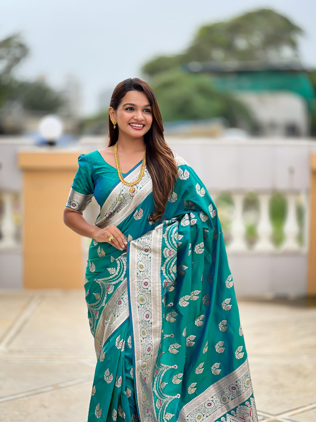 Vedant Vastram Soft Litchi Silk Banarasi Silk Jacquard Saree - Rama