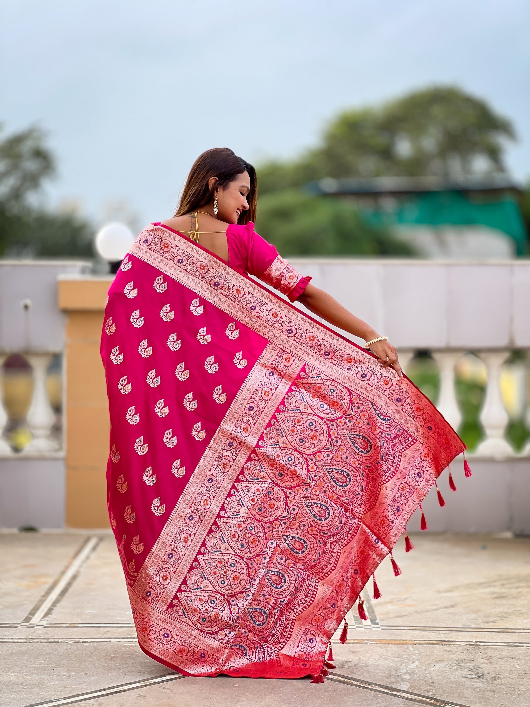 Vedant Vastram Soft Litchi Silk Banarasi Silk Jacquard Saree - Pink