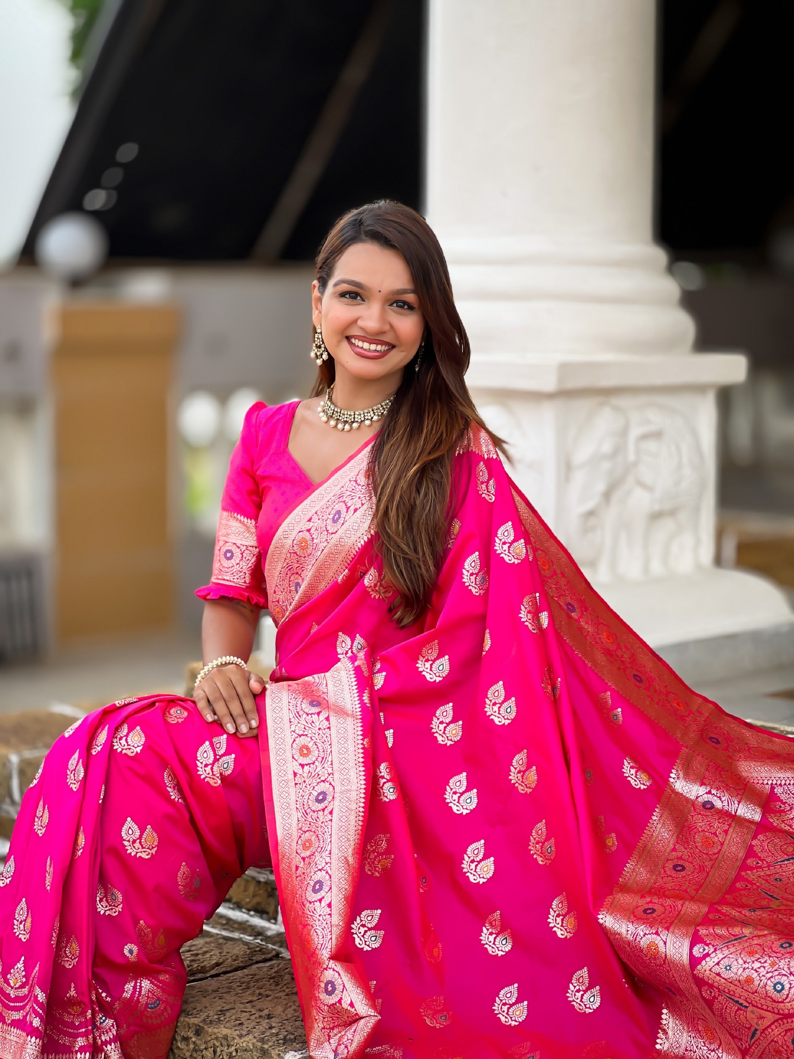 Vedant Vastram Soft Litchi Silk Banarasi Silk Jacquard Saree - Pink