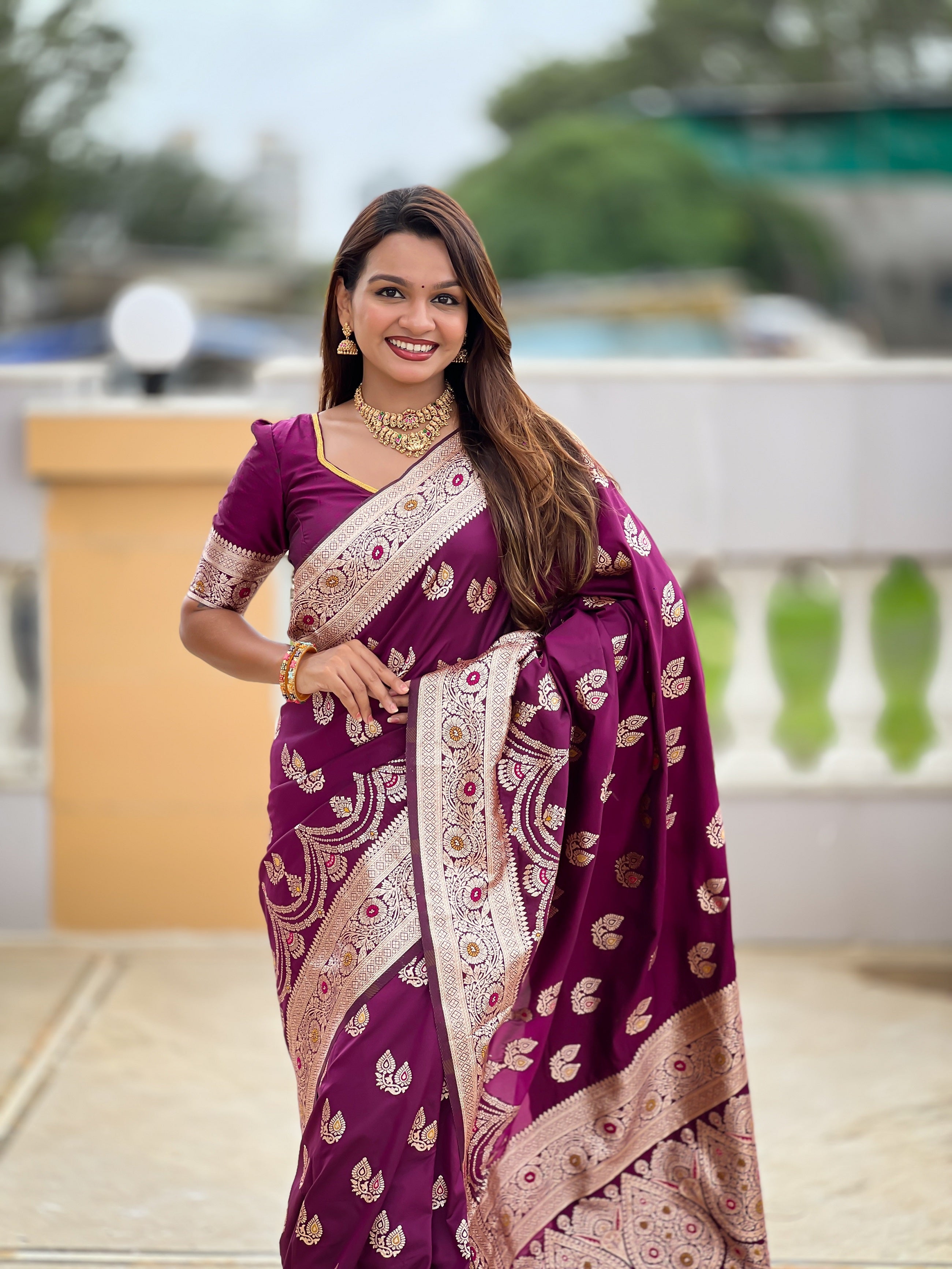 Vedant Vastram Soft Litchi Silk Banarasi Silk Jacquard Saree - Wine
