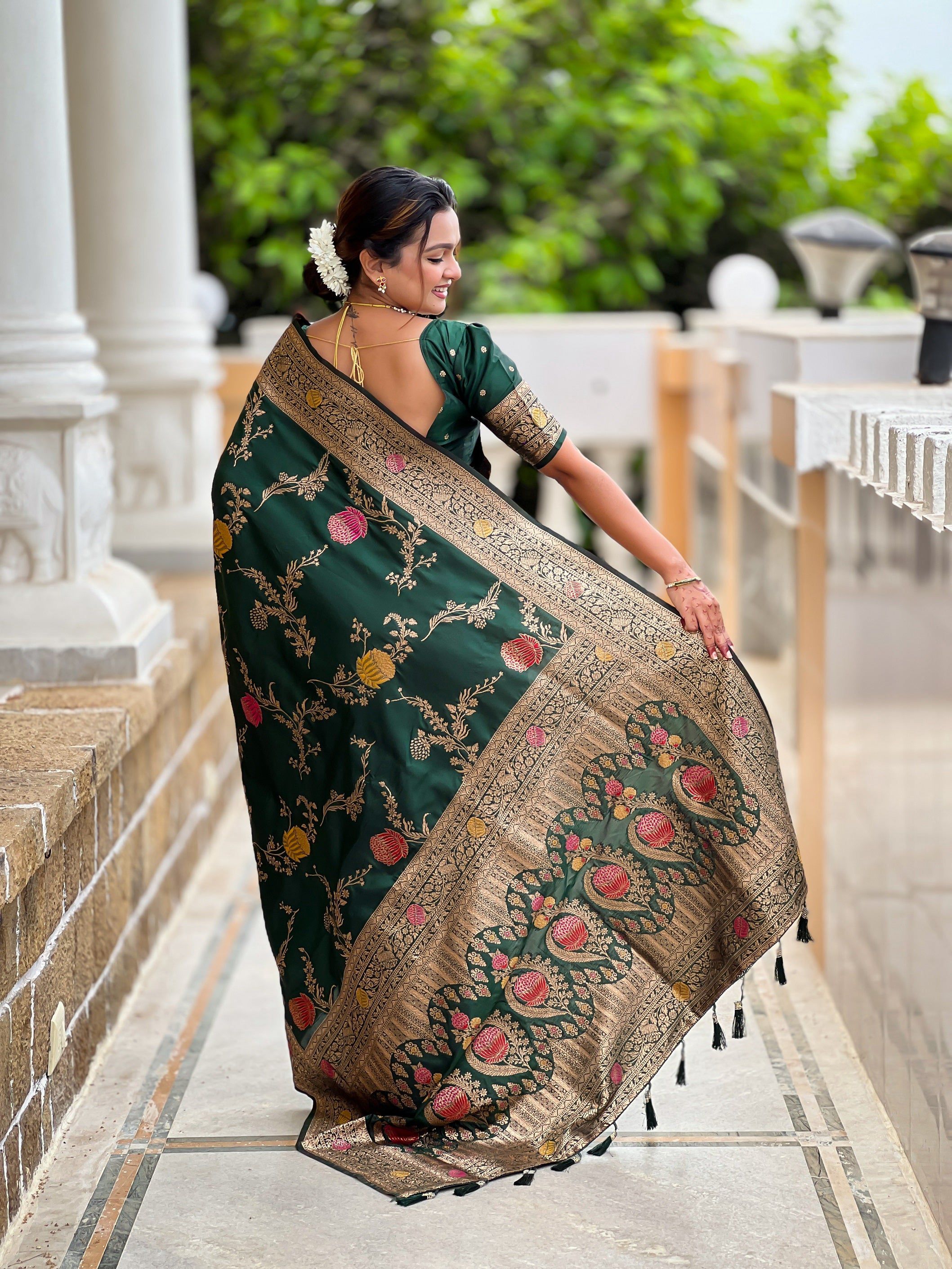 Vedant Vastram Soft Litchi Silk Banarasi Silk Jacquard Saree - Green