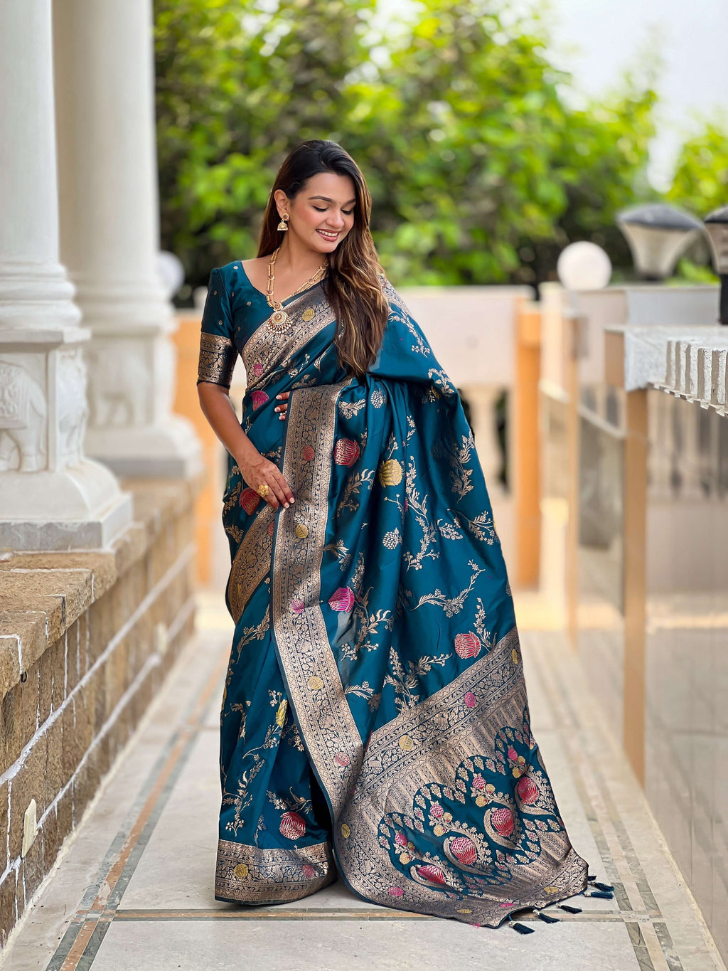 Vedant Vastram Soft Litchi Silk Banarasi Silk Jacquard Saree - Morpich