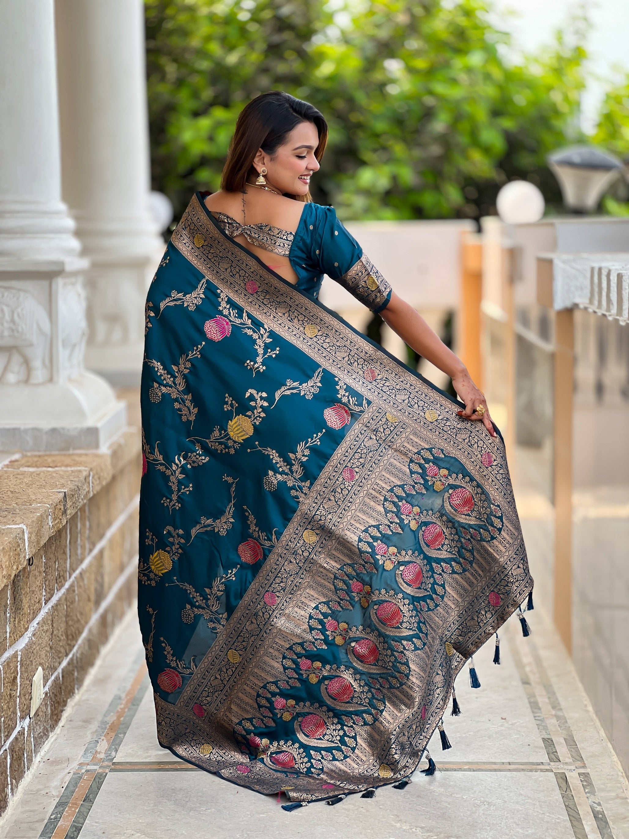 Vedant Vastram Soft Litchi Silk Banarasi Silk Jacquard Saree - Morpich