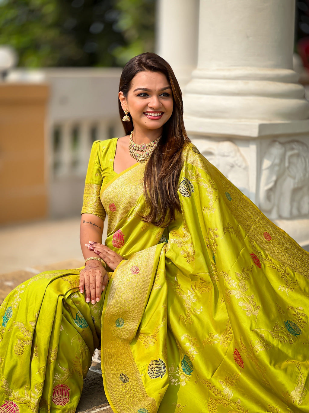 Vedant Vastram Soft Litchi Silk Banarasi Silk Jacquard Saree - Parrot