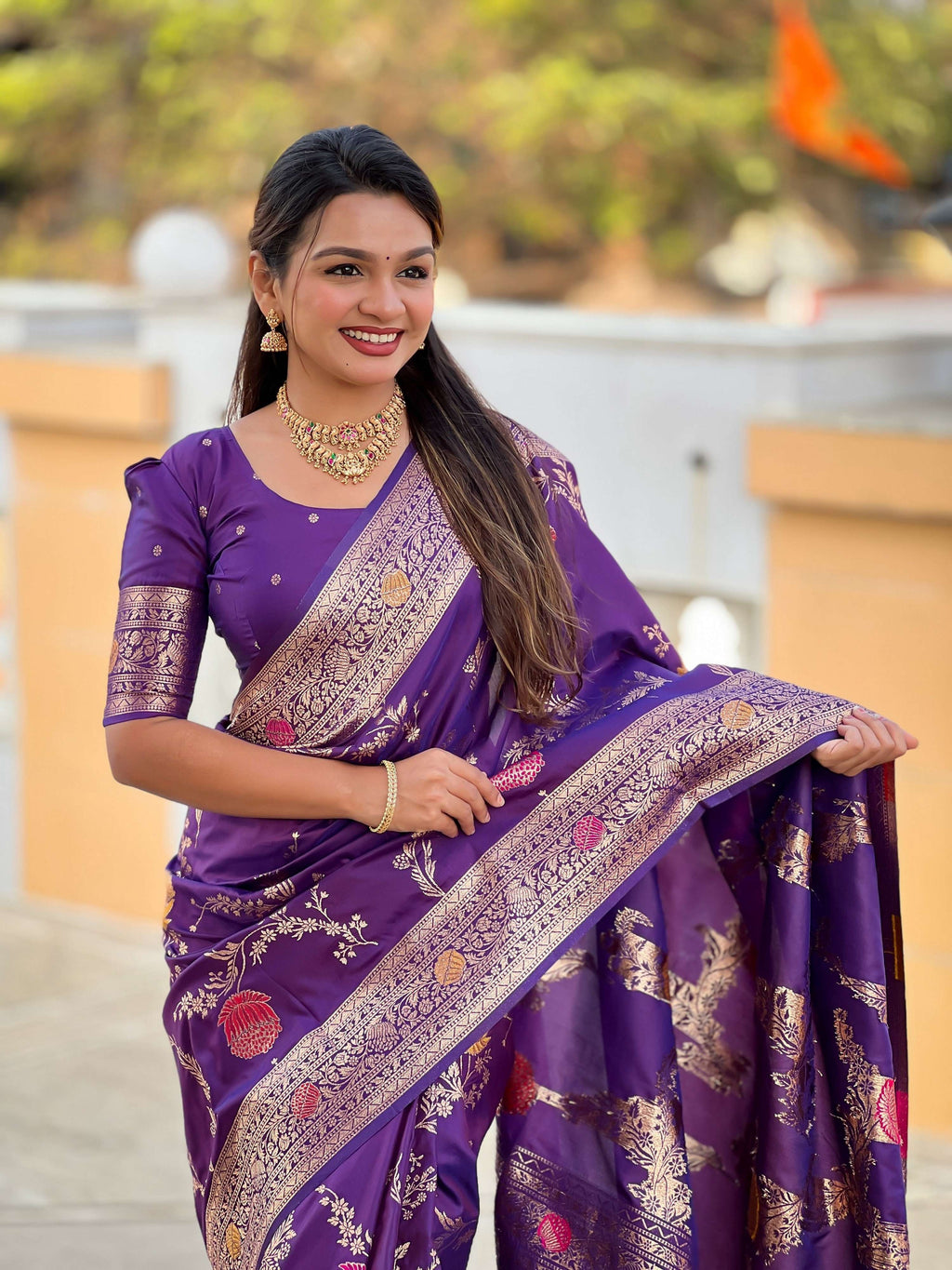 Vedant Vastram Soft Litchi Silk Banarasi Silk Jacquard Saree - Wine